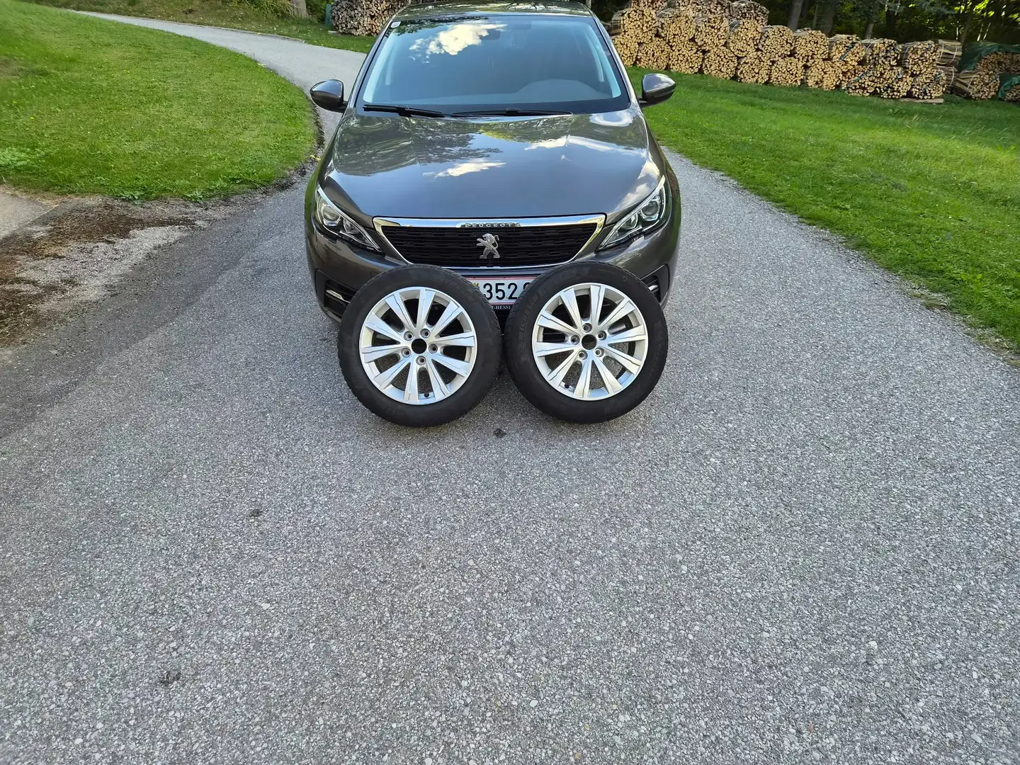 Peugeot 308 308 1,5 BlueHDI 130 Active S Grau - 1