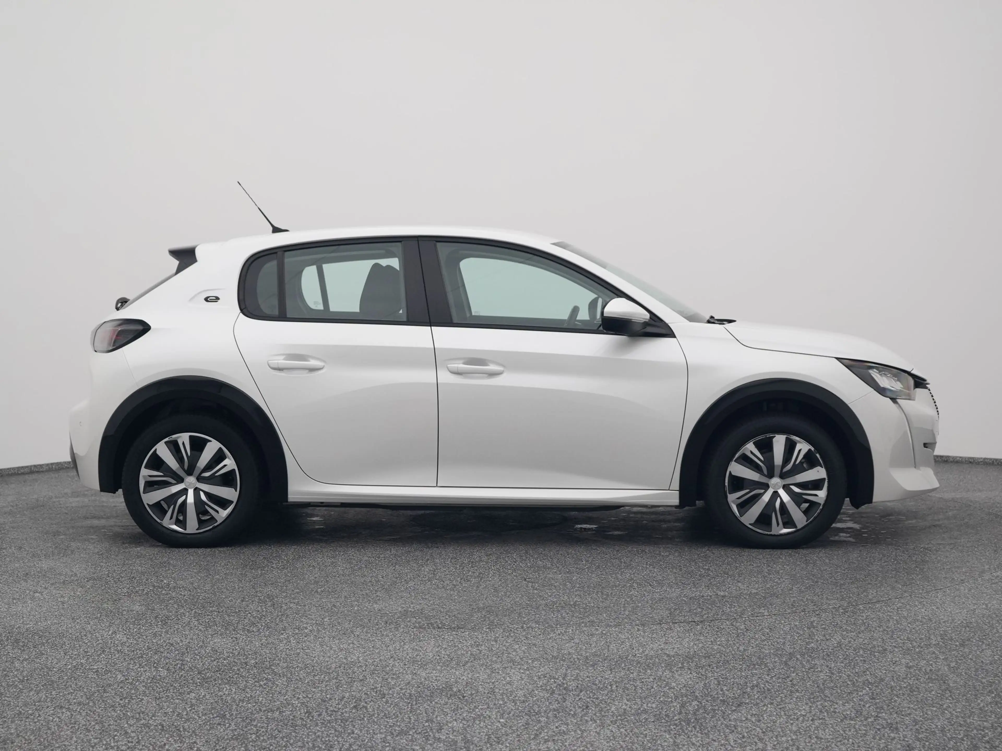 Peugeot e-208 EV  Active 50 kWh | NAVI | CARPLAY — photo 15