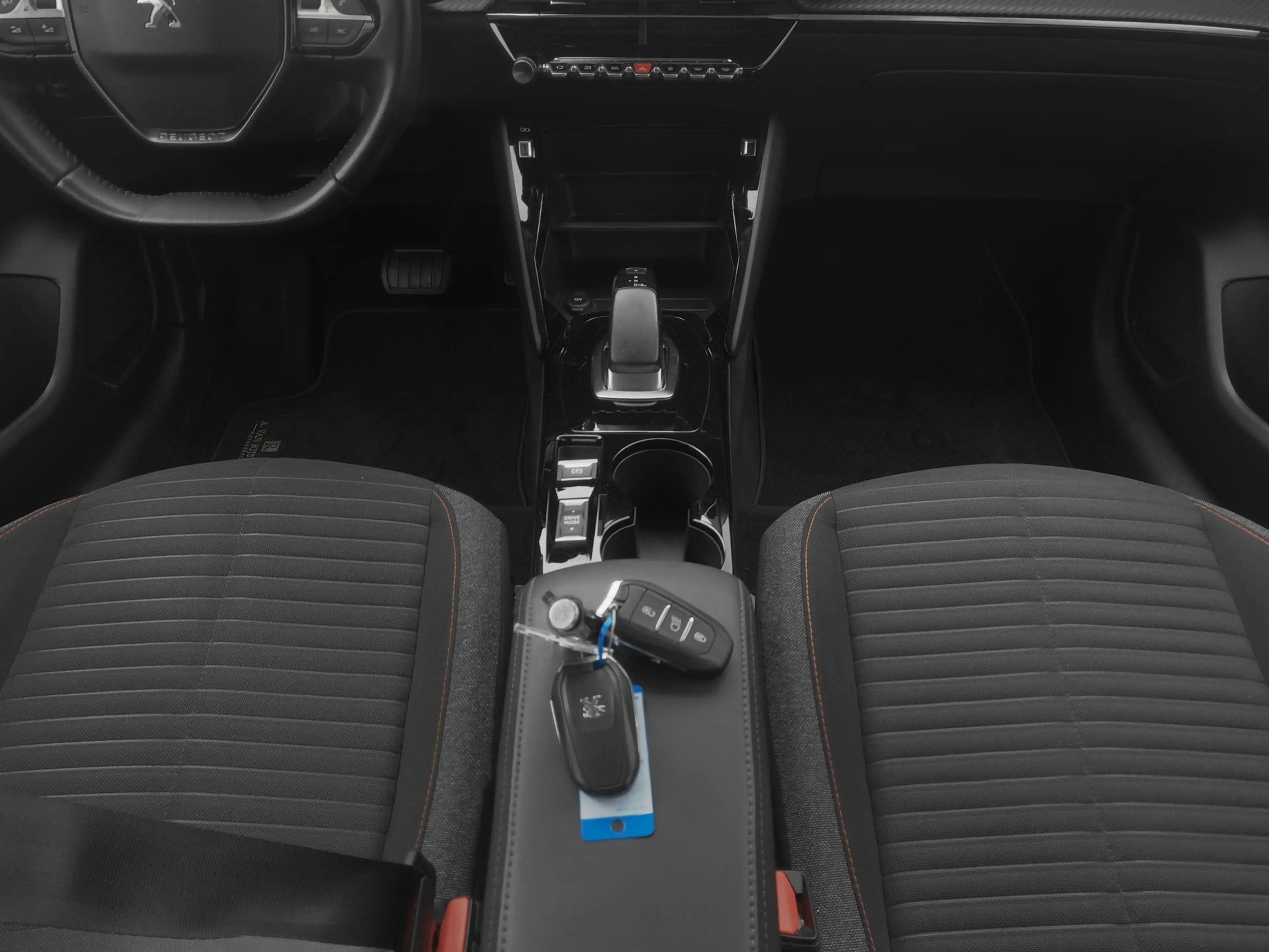 Peugeot e-208 EV  Active 50 kWh | NAVI | CARPLAY — photo 13