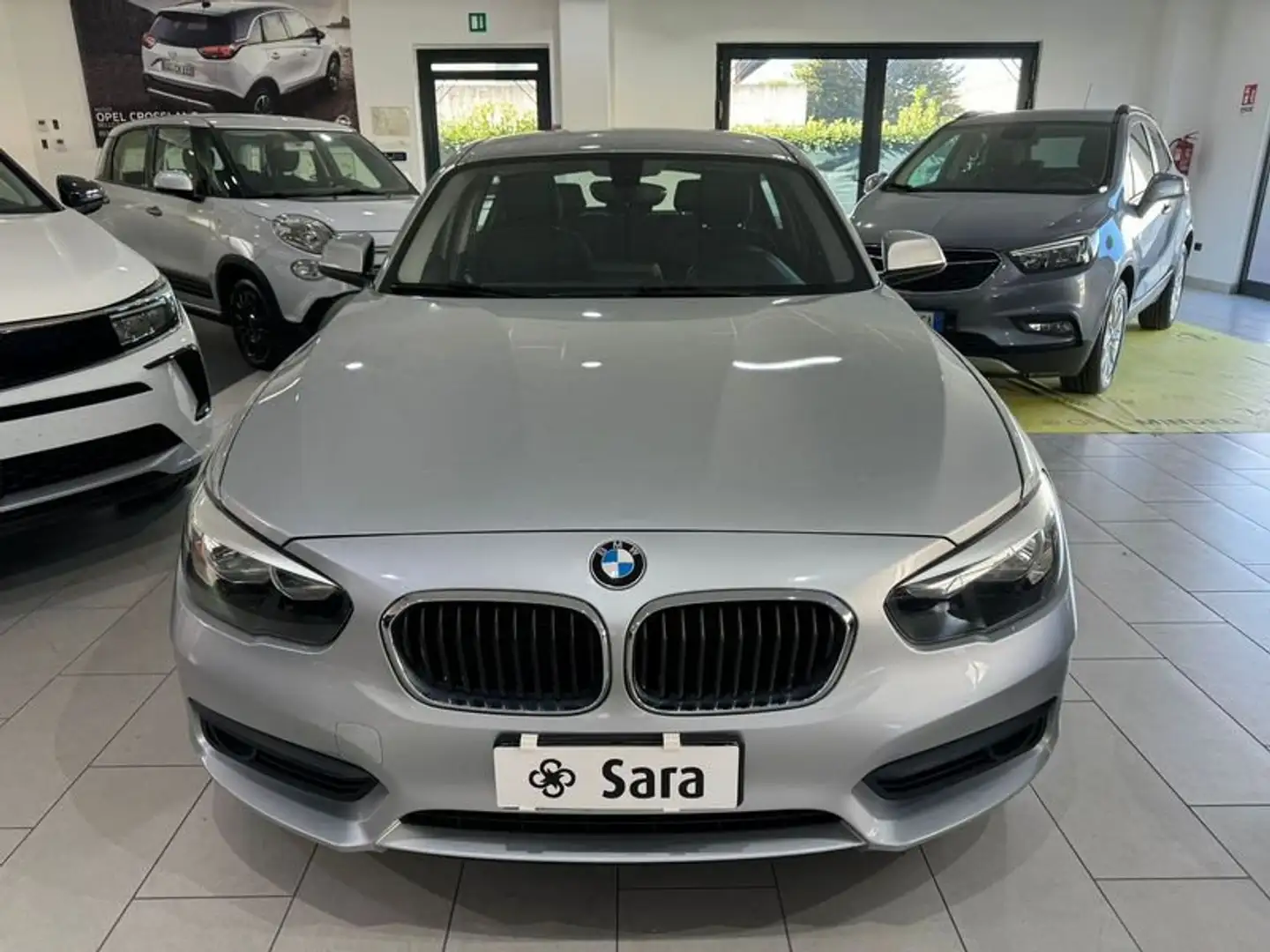 BMW 116 116d 5p. Business Grau - 1