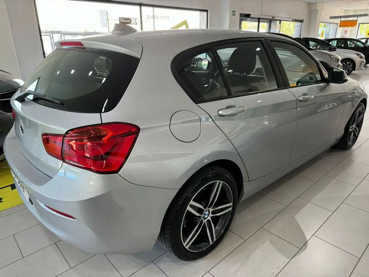 BMW 116 116d 5p. Business Grau - 2