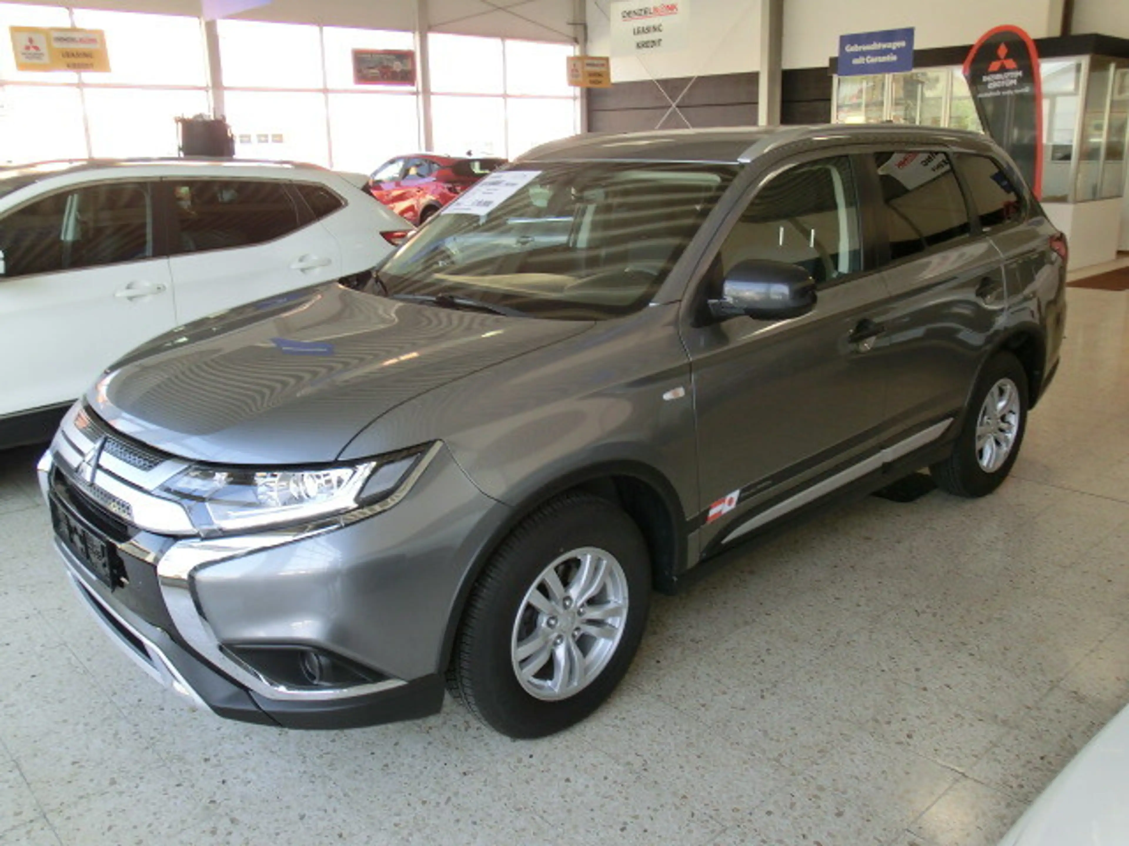 Mitsubishi Outlander 2.0 MIVEC (EURO 6d-TEMP) Invite 40 2WD
