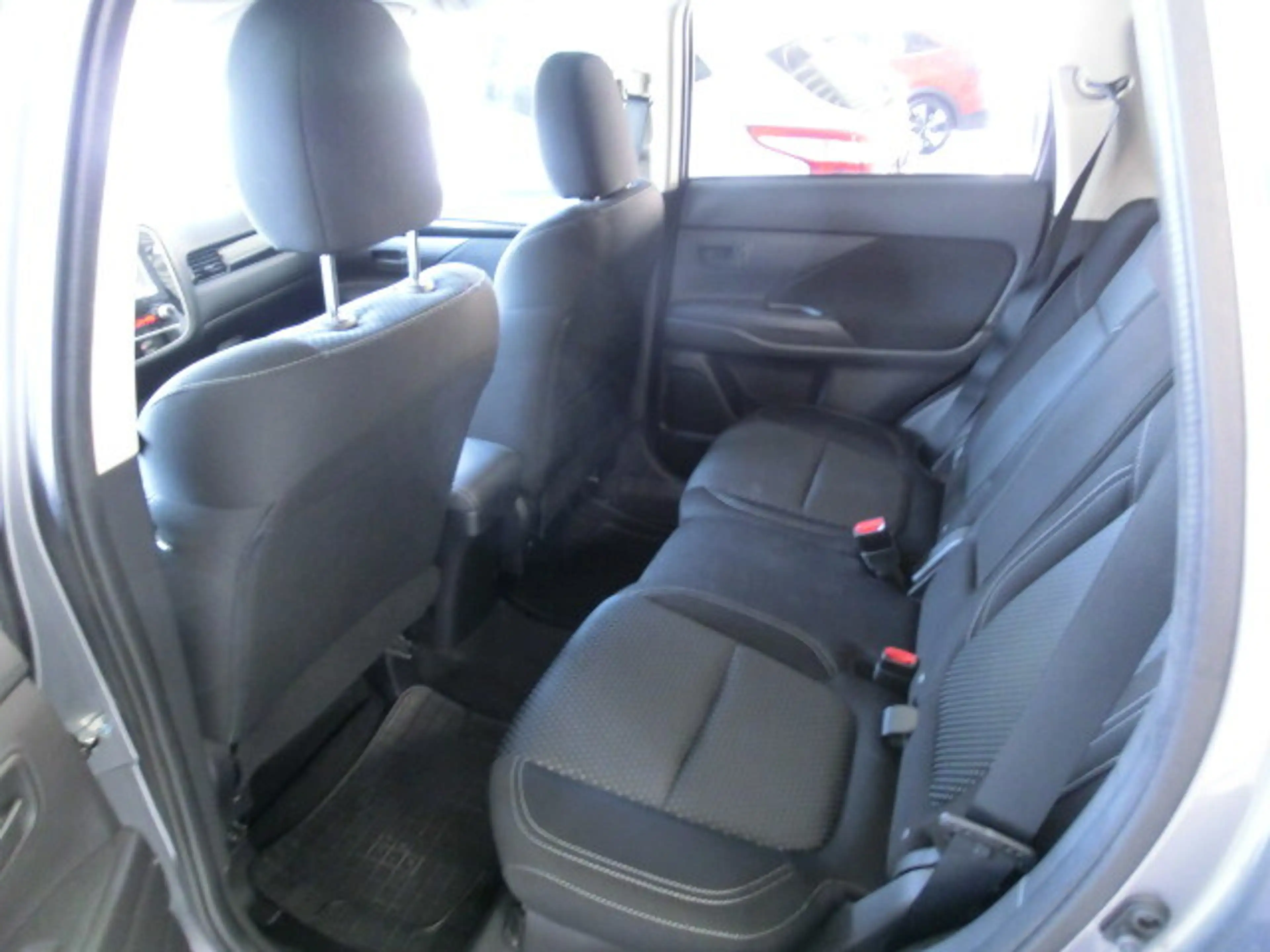 Mitsubishi Outlander 2.0 MIVEC (EURO 6d-TEMP) Invite 40 2WD — photo 4