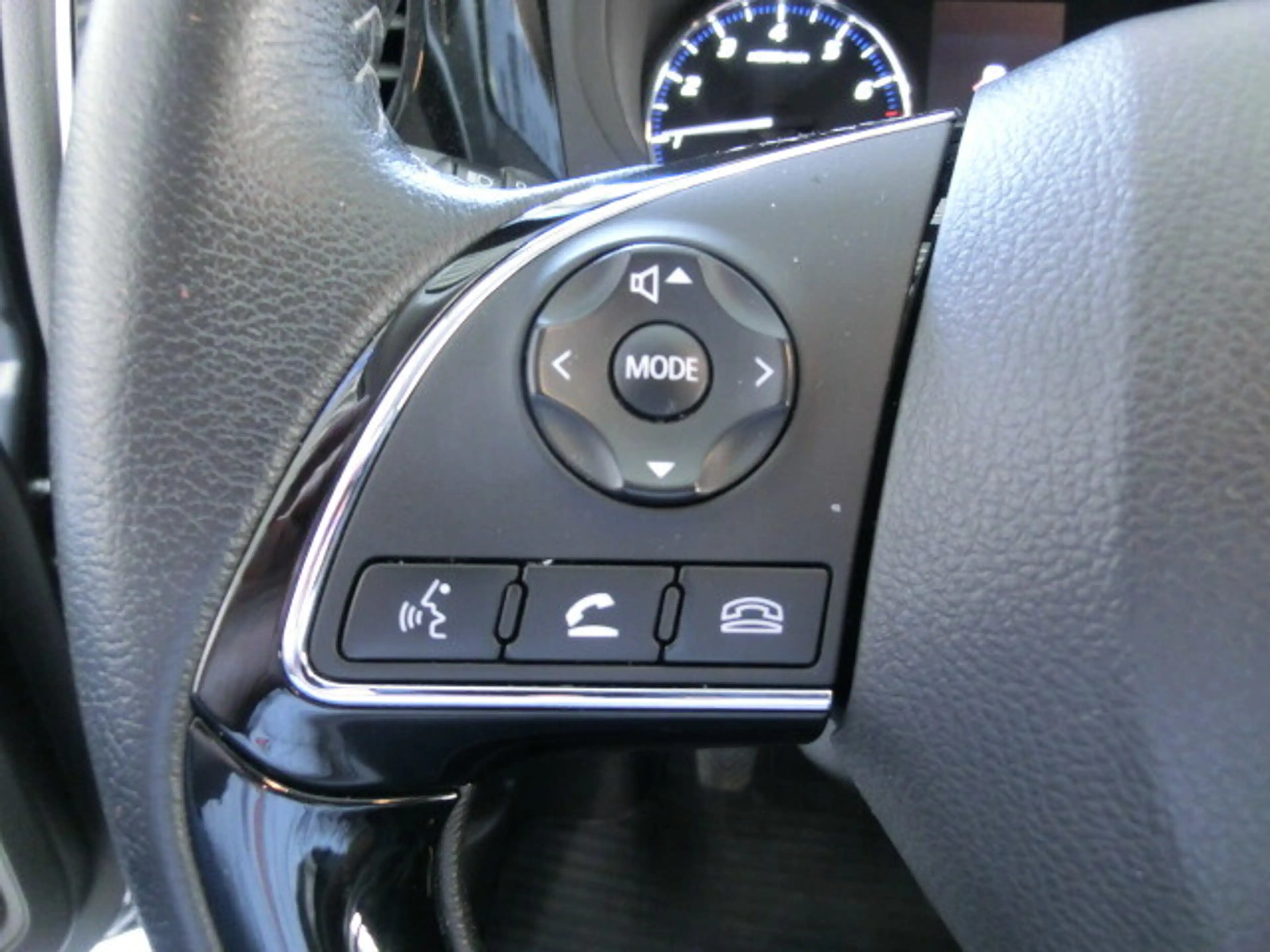 Mitsubishi Outlander 2.0 MIVEC (EURO 6d-TEMP) Invite 40 2WD — photo 6
