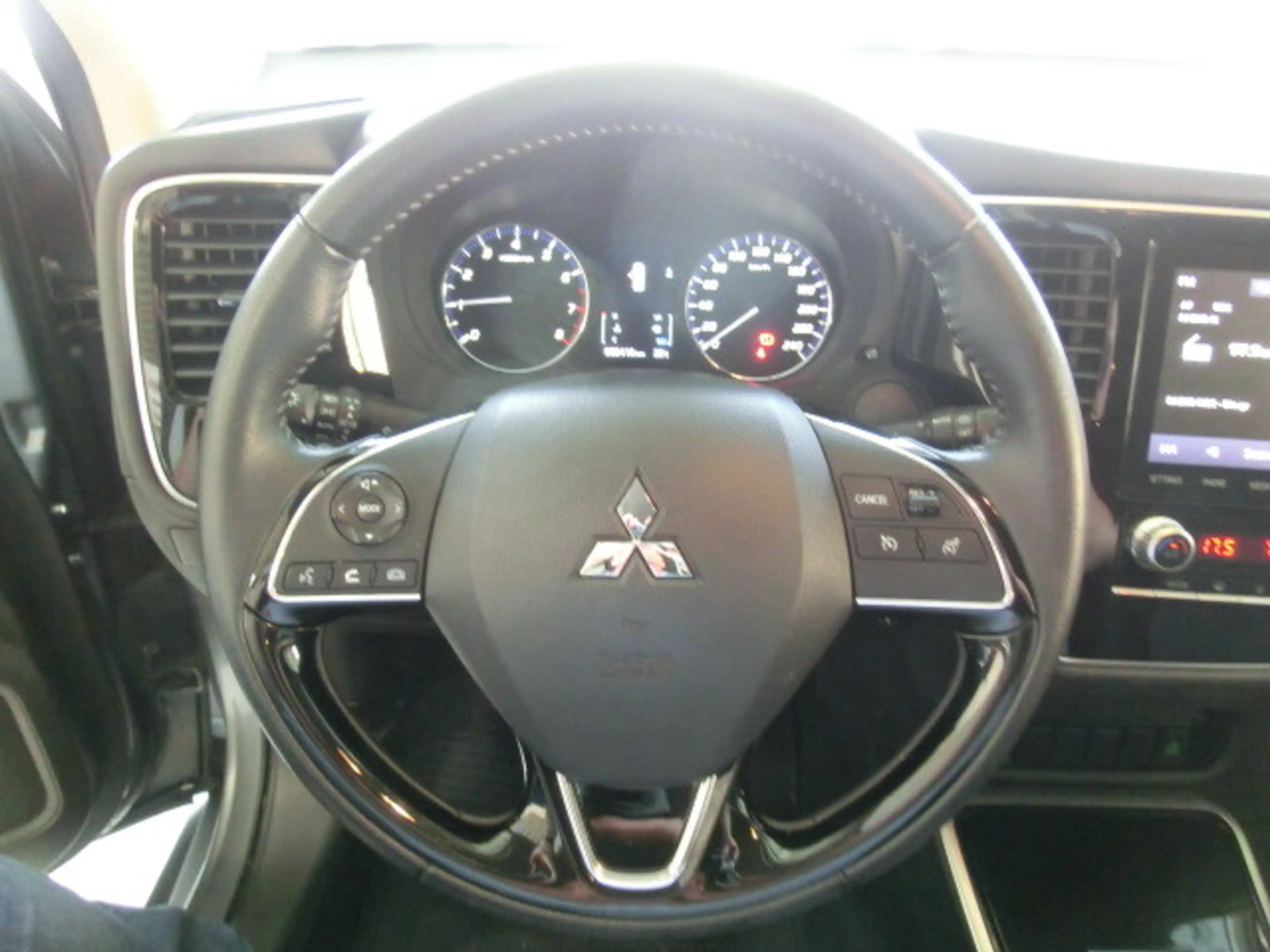Mitsubishi Outlander 2.0 MIVEC (EURO 6d-TEMP) Invite 40 2WD — photo 5