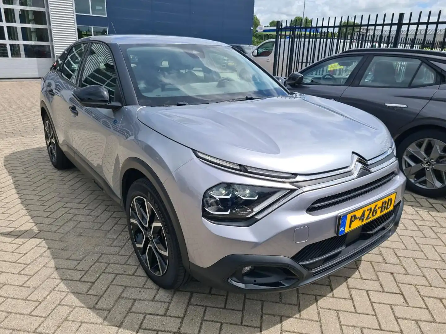Citroen E-C4 Electric Feel 50 kWh 3 Fase | Navigatie by App | 18"LMV | F Gris - 1