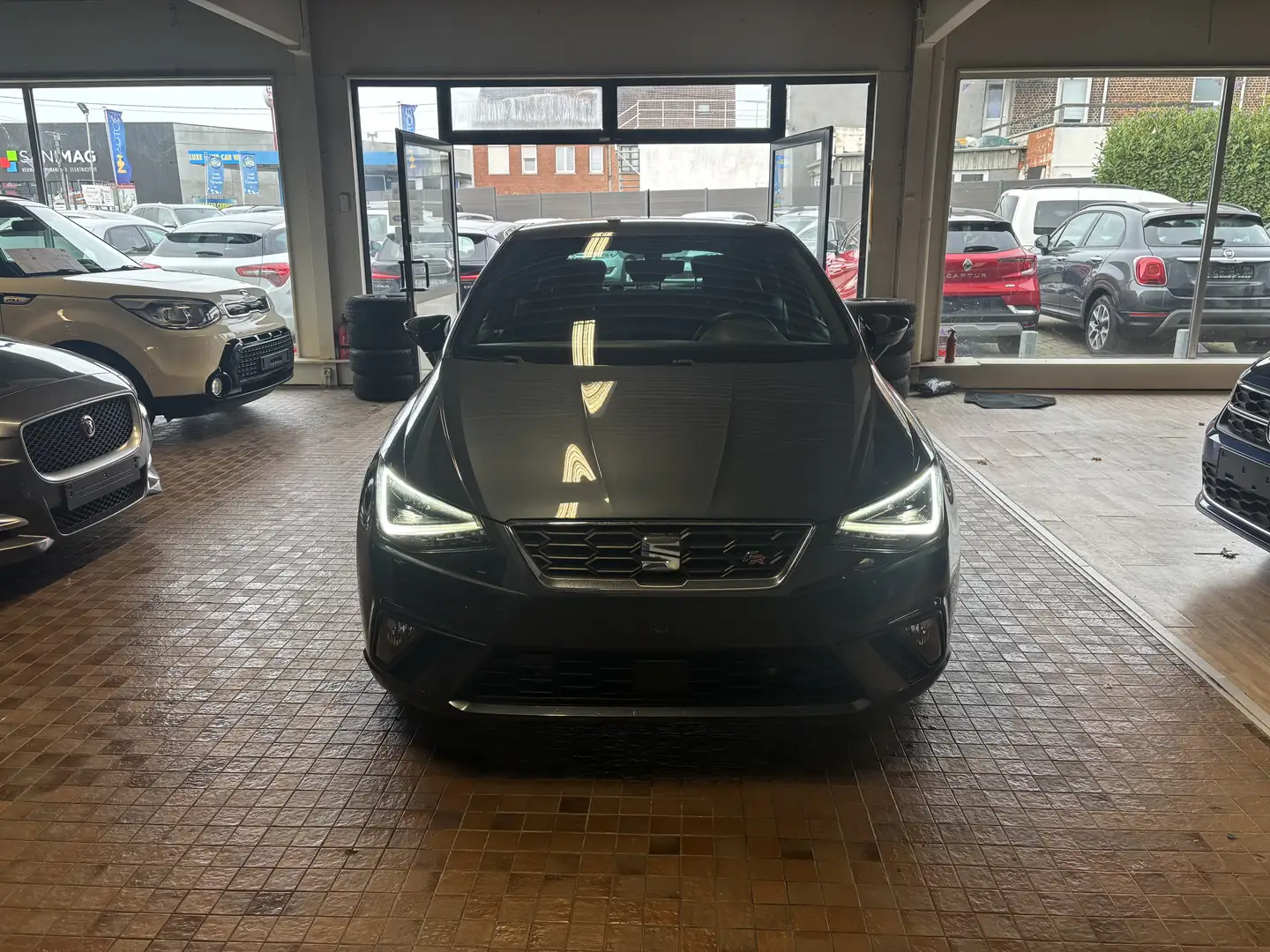 SEAT Ibiza Ibiza 1.0 TSI FR Edition (GPS CLIM CAMERA) Grijs - 2