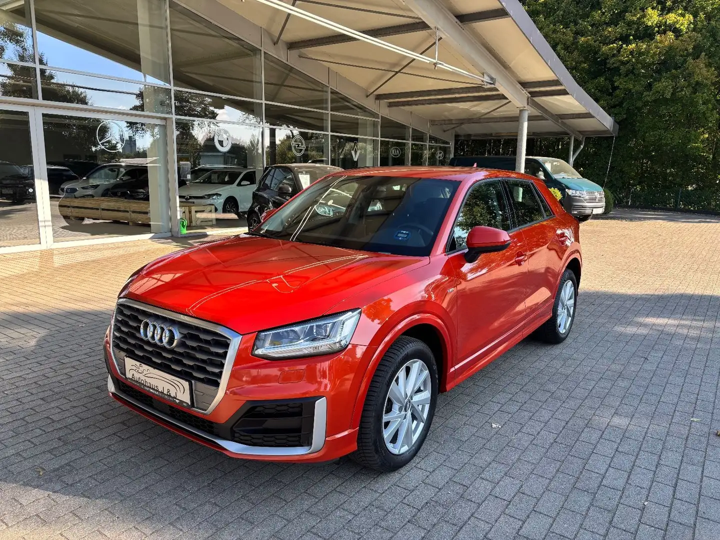 Audi Q2 Sport LED/Bluetooth/PDC/NAVI/Tempomat Orange - 1