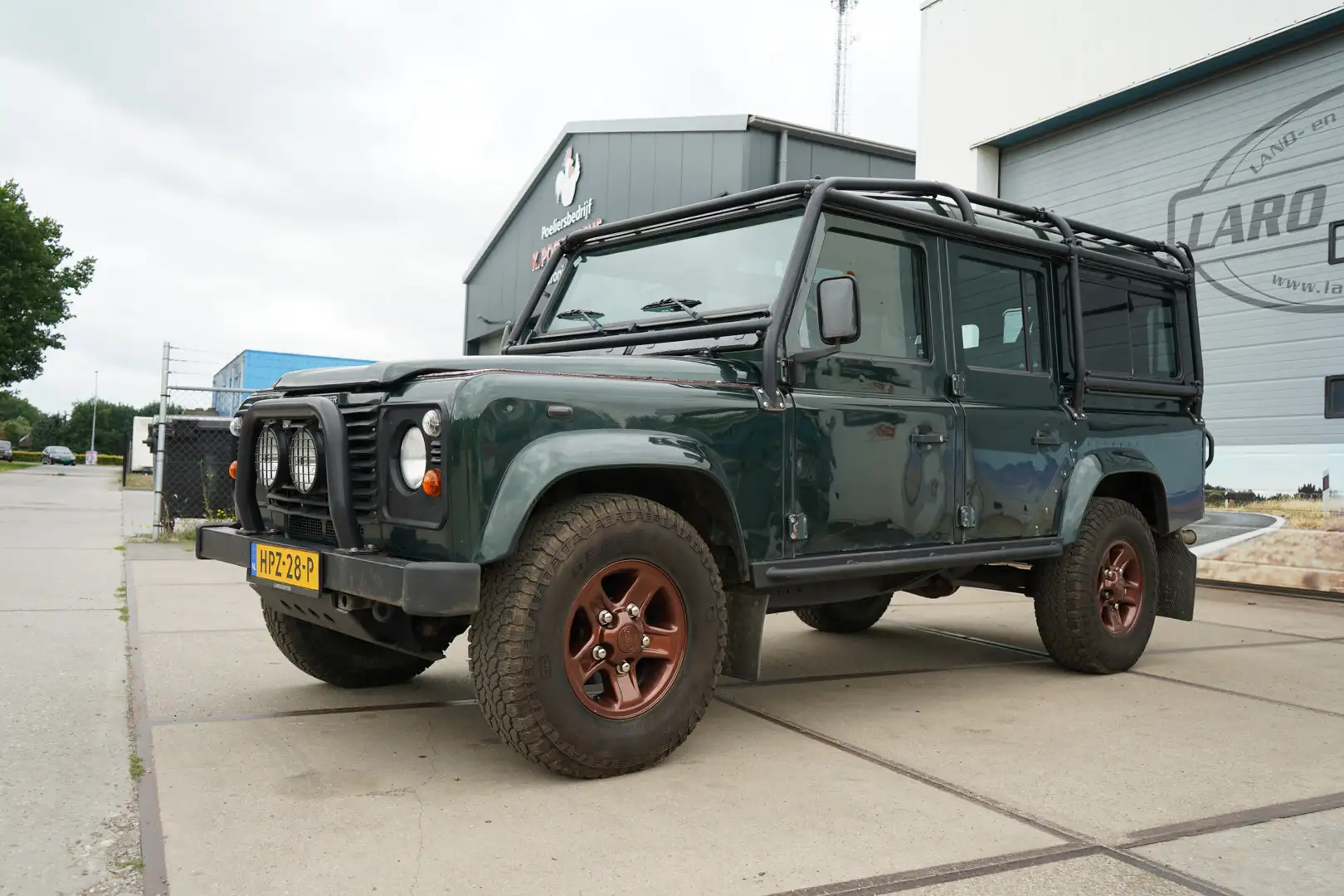 Land Rover Defender 110 TD5 stationwagon 22.950 ex btw Groen - 1