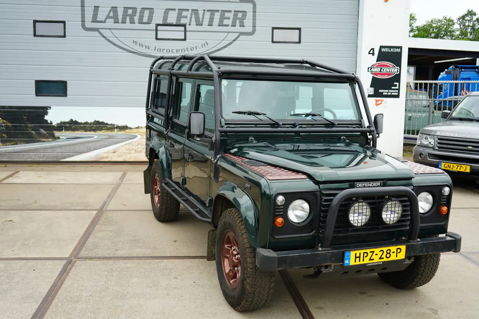 Land Rover Defender 110 TD5 stationwagon 22.950 ex btw Groen - 2
