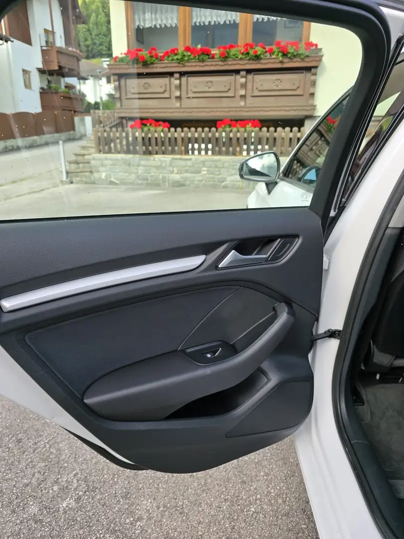 Audi A3 Sportback 2.0TDI S tronic 110kW - 2