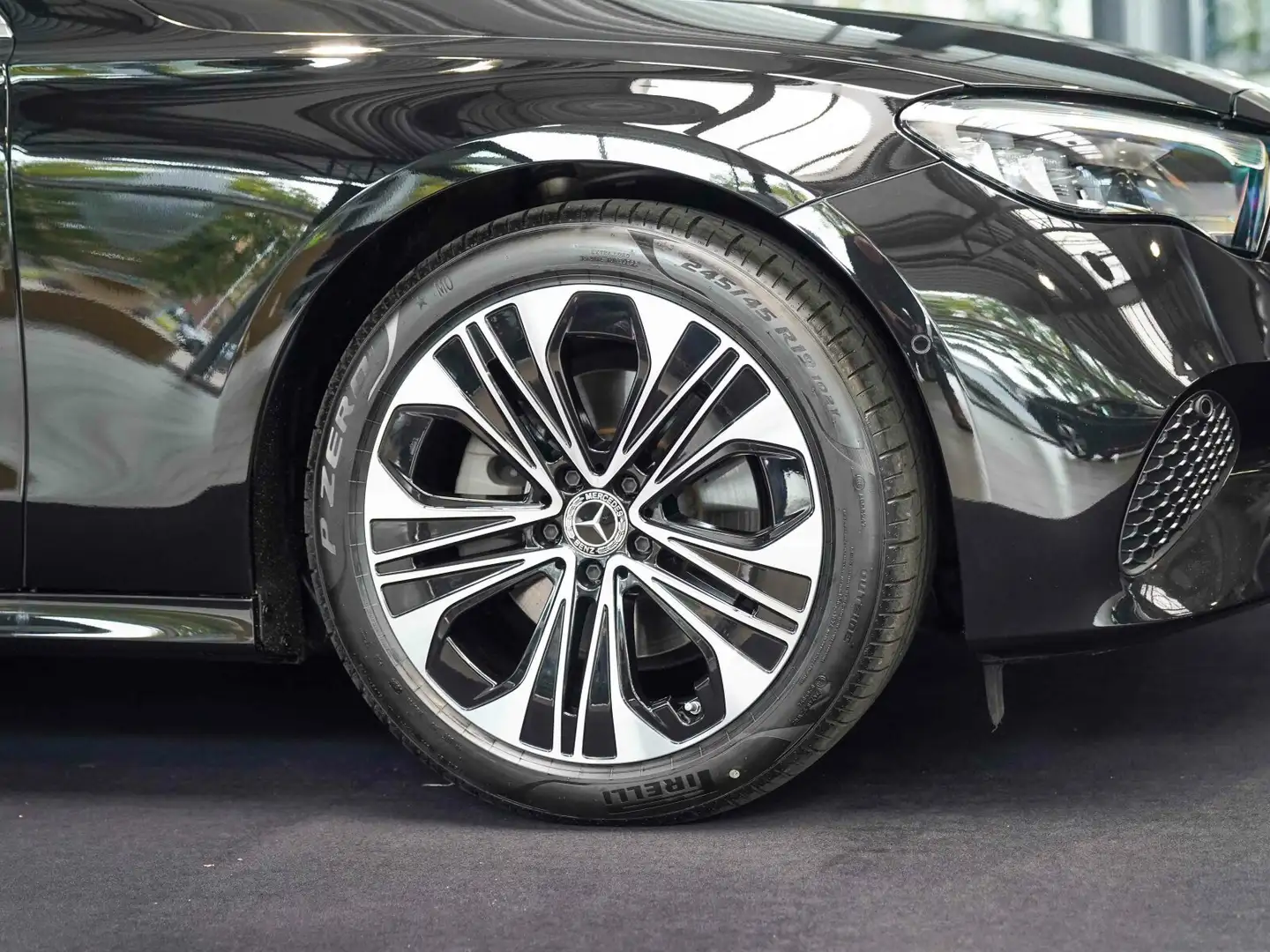 Mercedes-Benz E 200 E 200 AVANTGARDE 19" Pano DISTRONIC Esche KEYLES Schwarz - 2