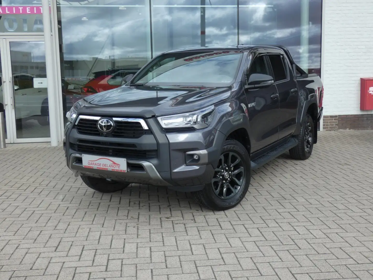 Toyota Hilux 2.8L Autom. INVINCIBLE *43760+BTW* 360°Camera Gris - 2