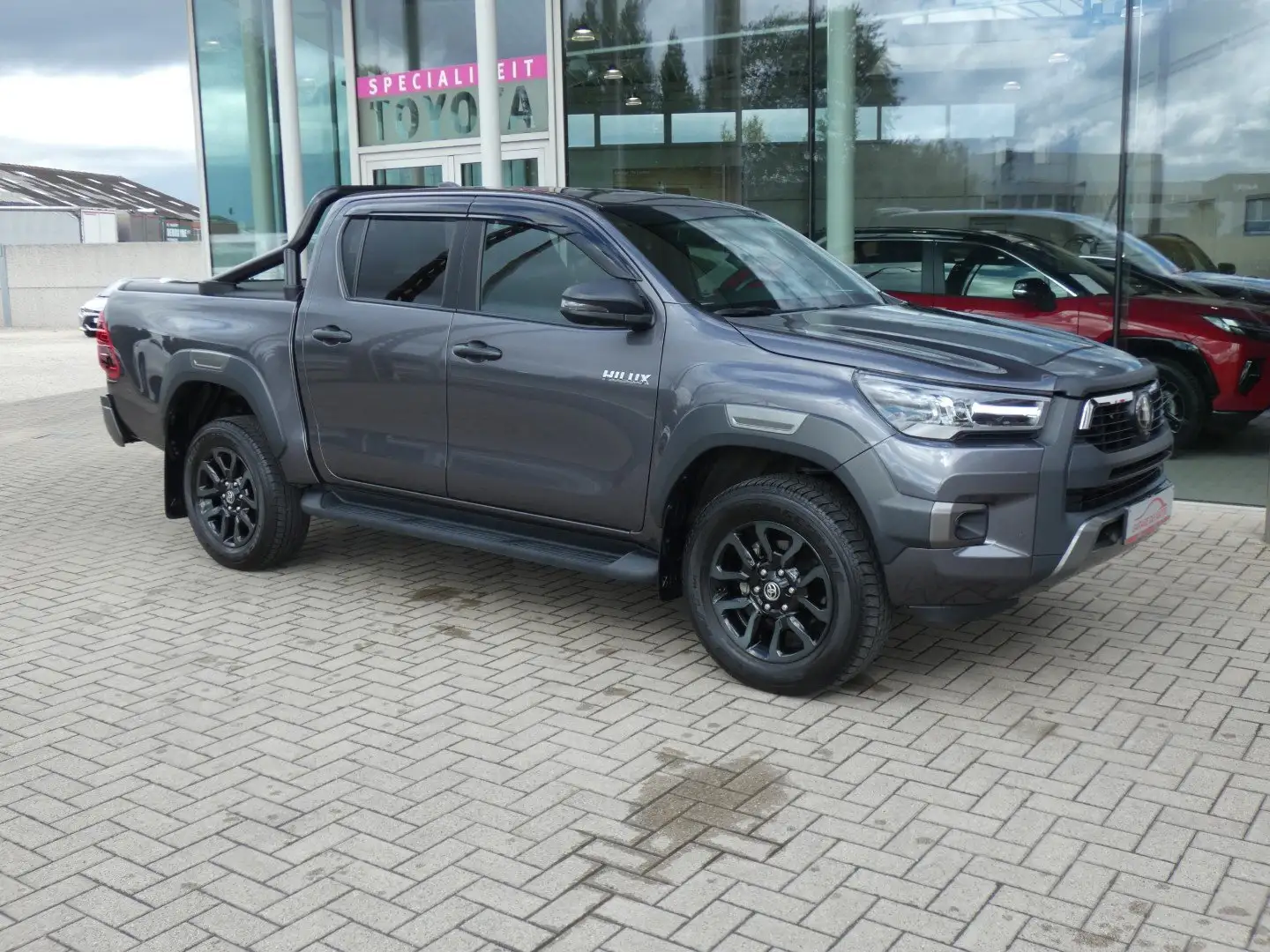 Toyota Hilux 2.8L Autom. INVINCIBLE *43760+BTW* 360°Camera Gris - 1