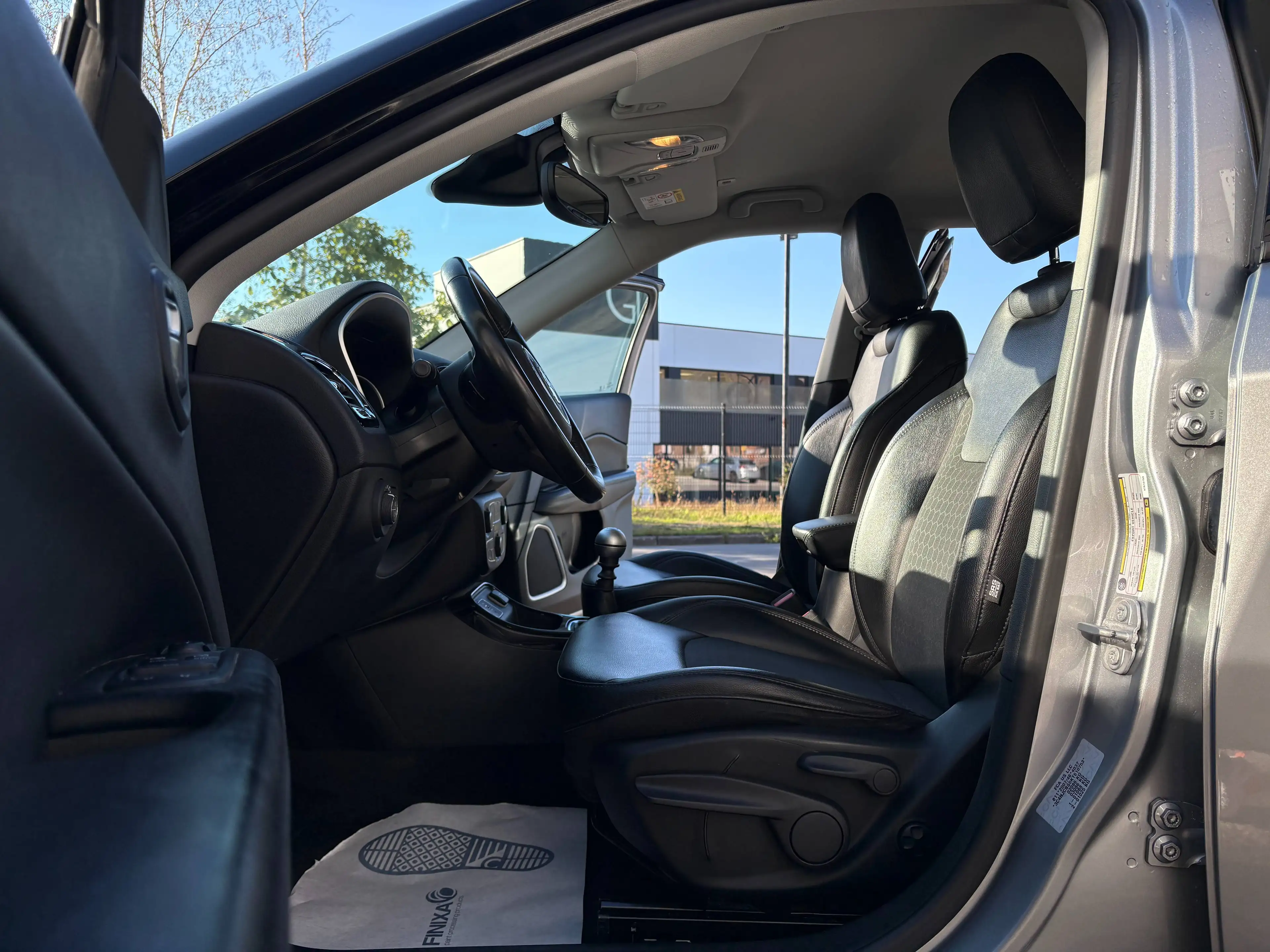 Jeep Compass 1.6 MJD 1er MAIN 120CV CAMERA GPS GARANTIE — photo 9