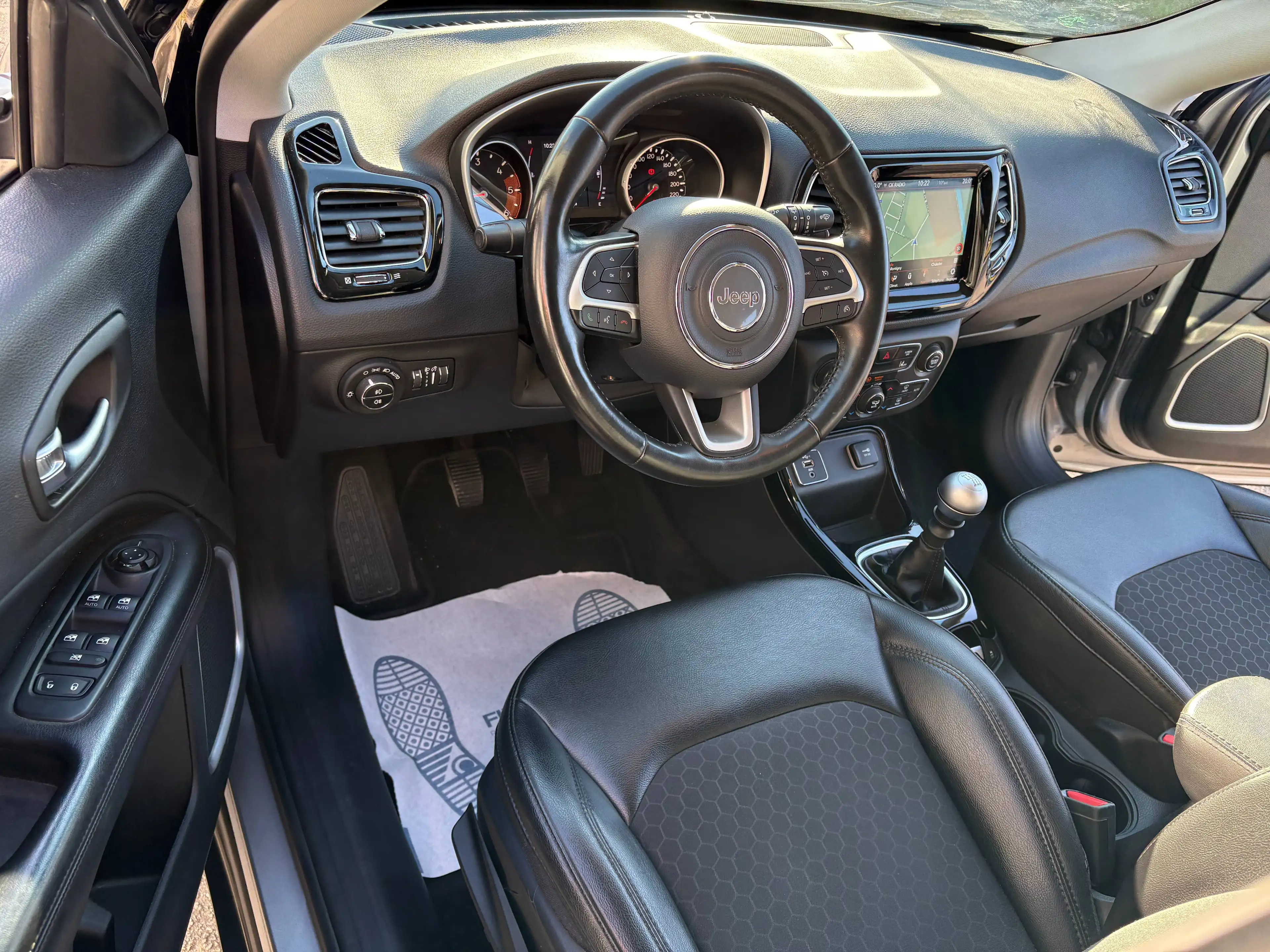 Jeep Compass 1.6 MJD 1er MAIN 120CV CAMERA GPS GARANTIE — photo 10