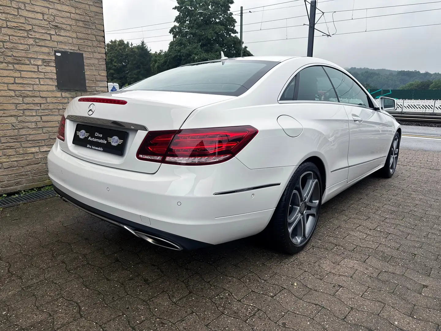 Mercedes-Benz E 250 Automatik, Comand, LED Weiß - 2