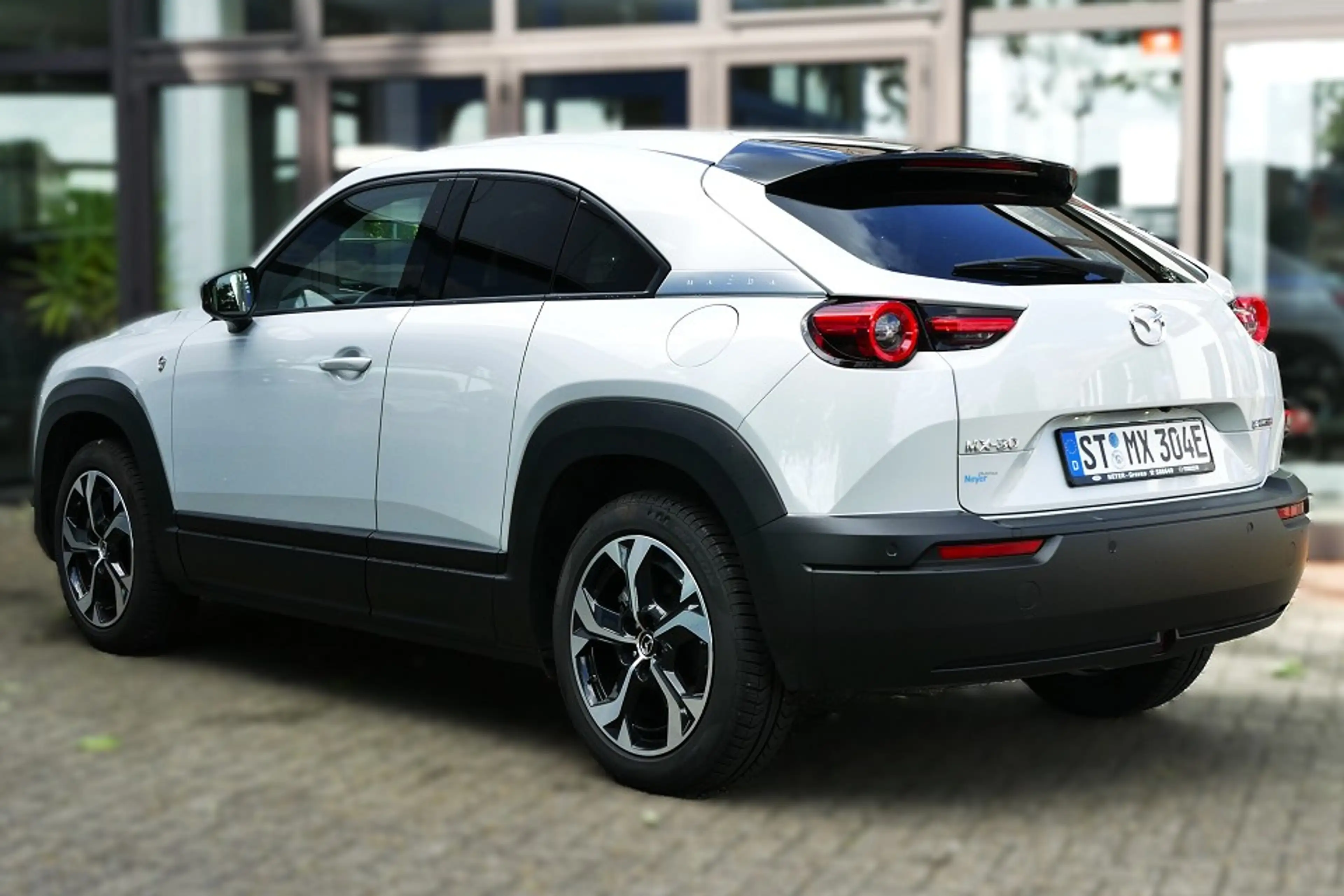 Mazda MX-30 e-SKYACTIV R-EV Makoto Premium GSD — photo 6