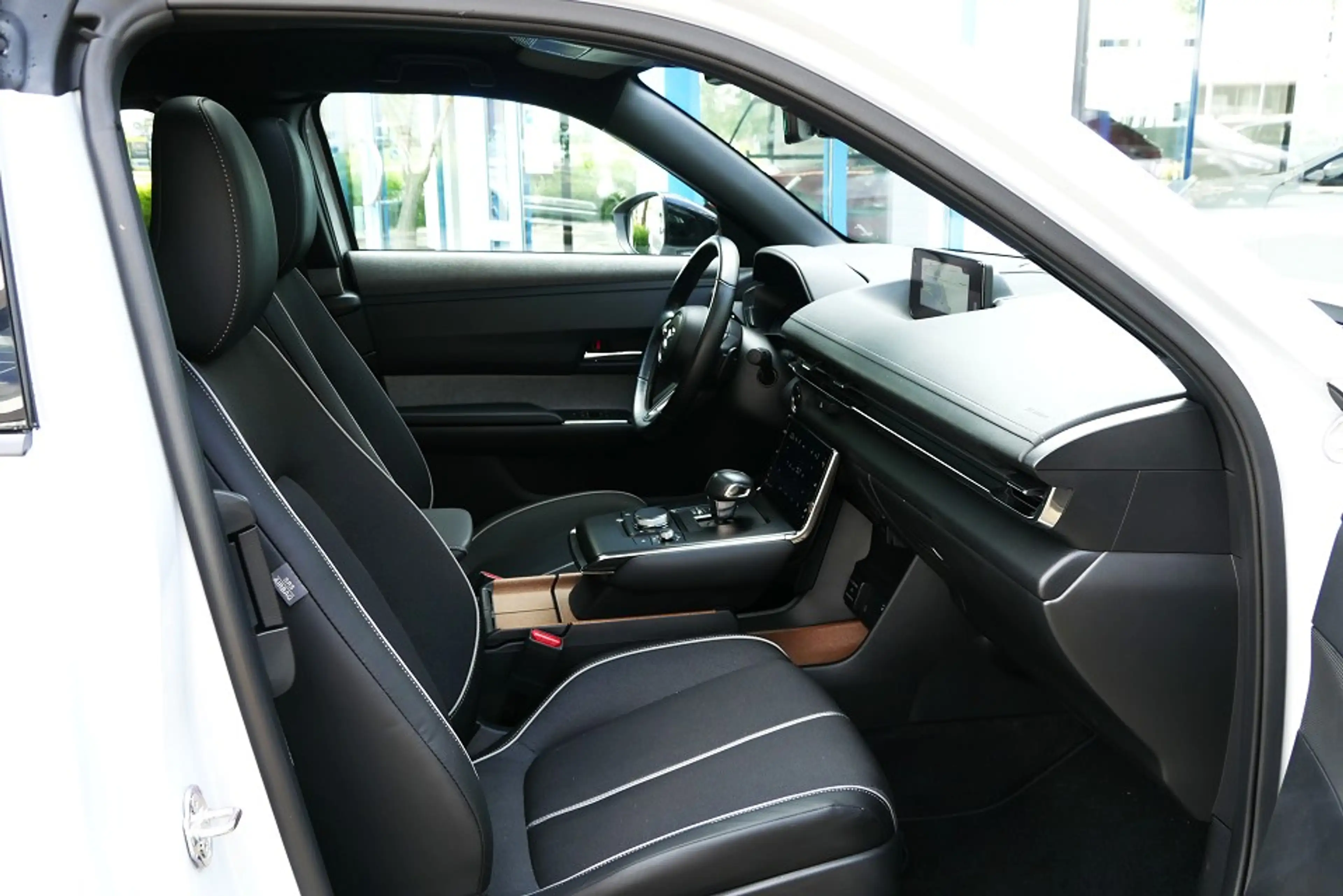 Mazda MX-30 e-SKYACTIV R-EV Makoto Premium GSD — photo 10
