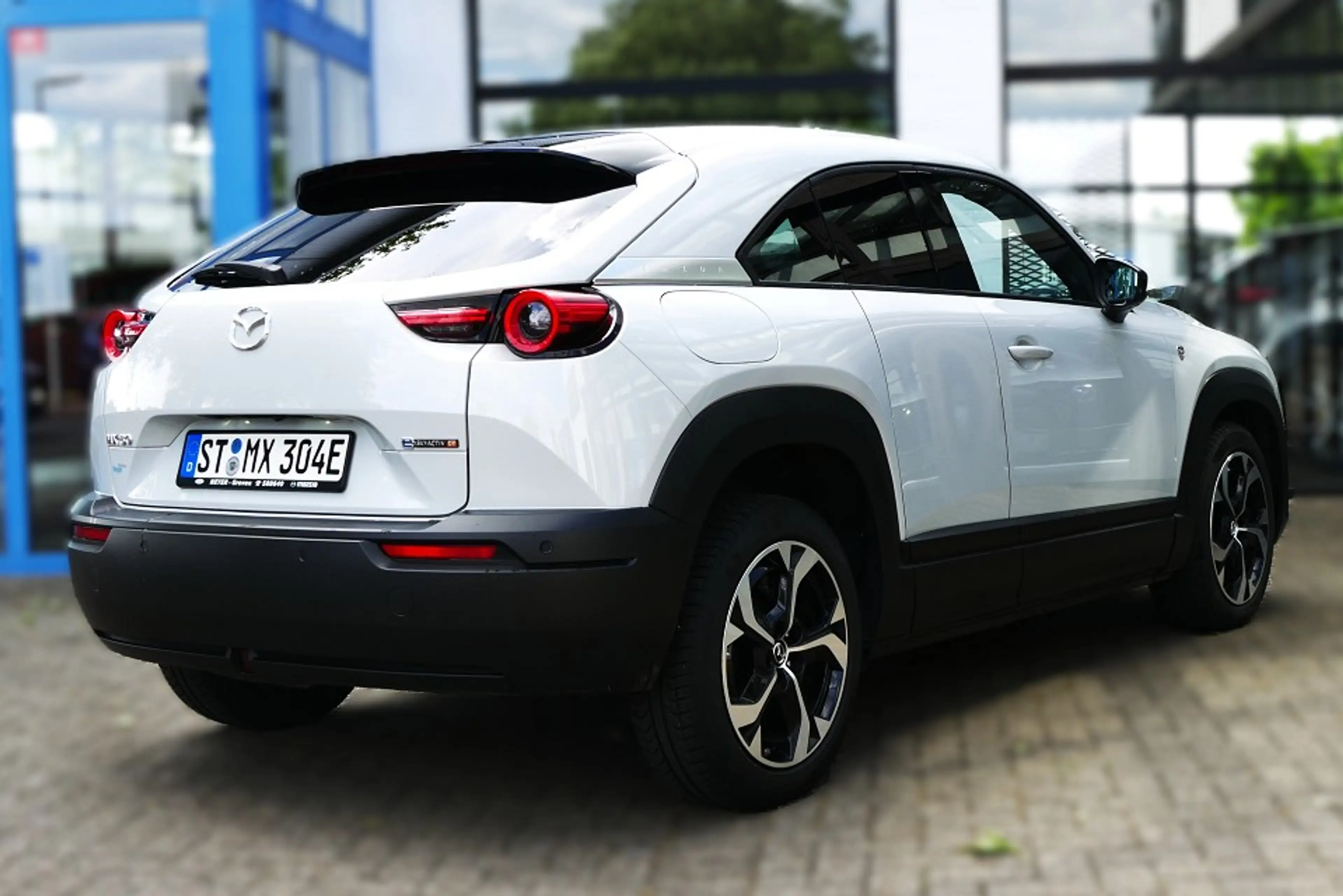 Mazda MX-30 e-SKYACTIV R-EV Makoto Premium GSD — photo 4