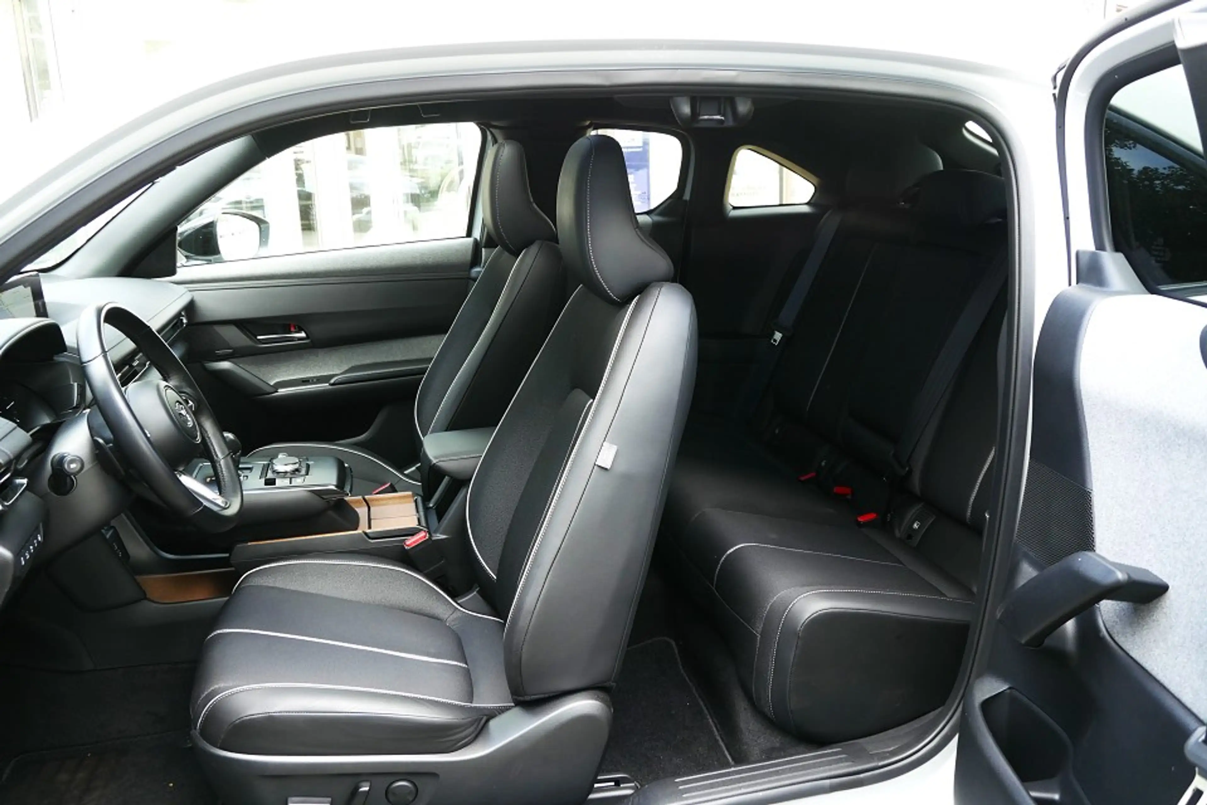 Mazda MX-30 e-SKYACTIV R-EV Makoto Premium GSD — photo 8