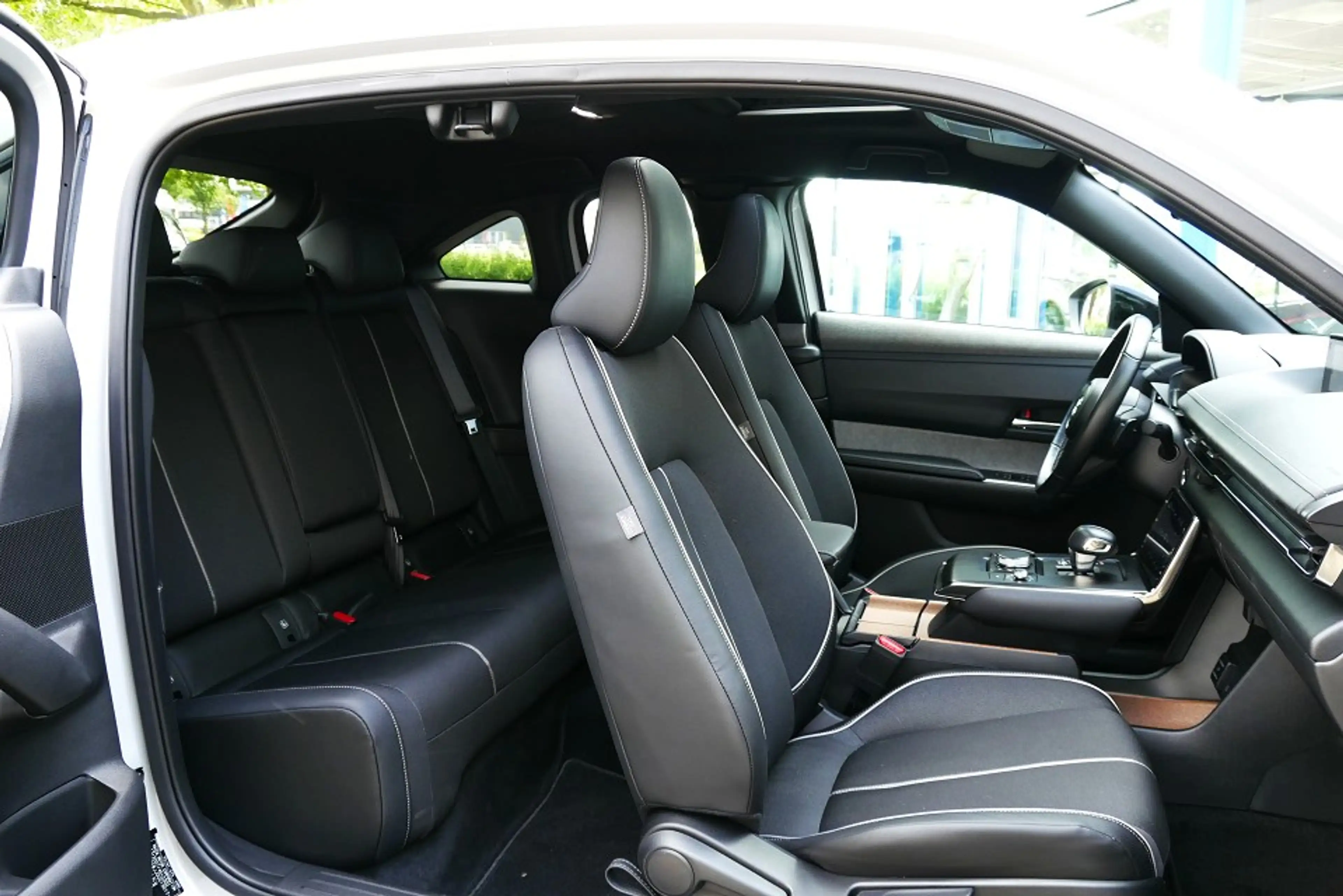 Mazda MX-30 e-SKYACTIV R-EV Makoto Premium GSD — photo 11