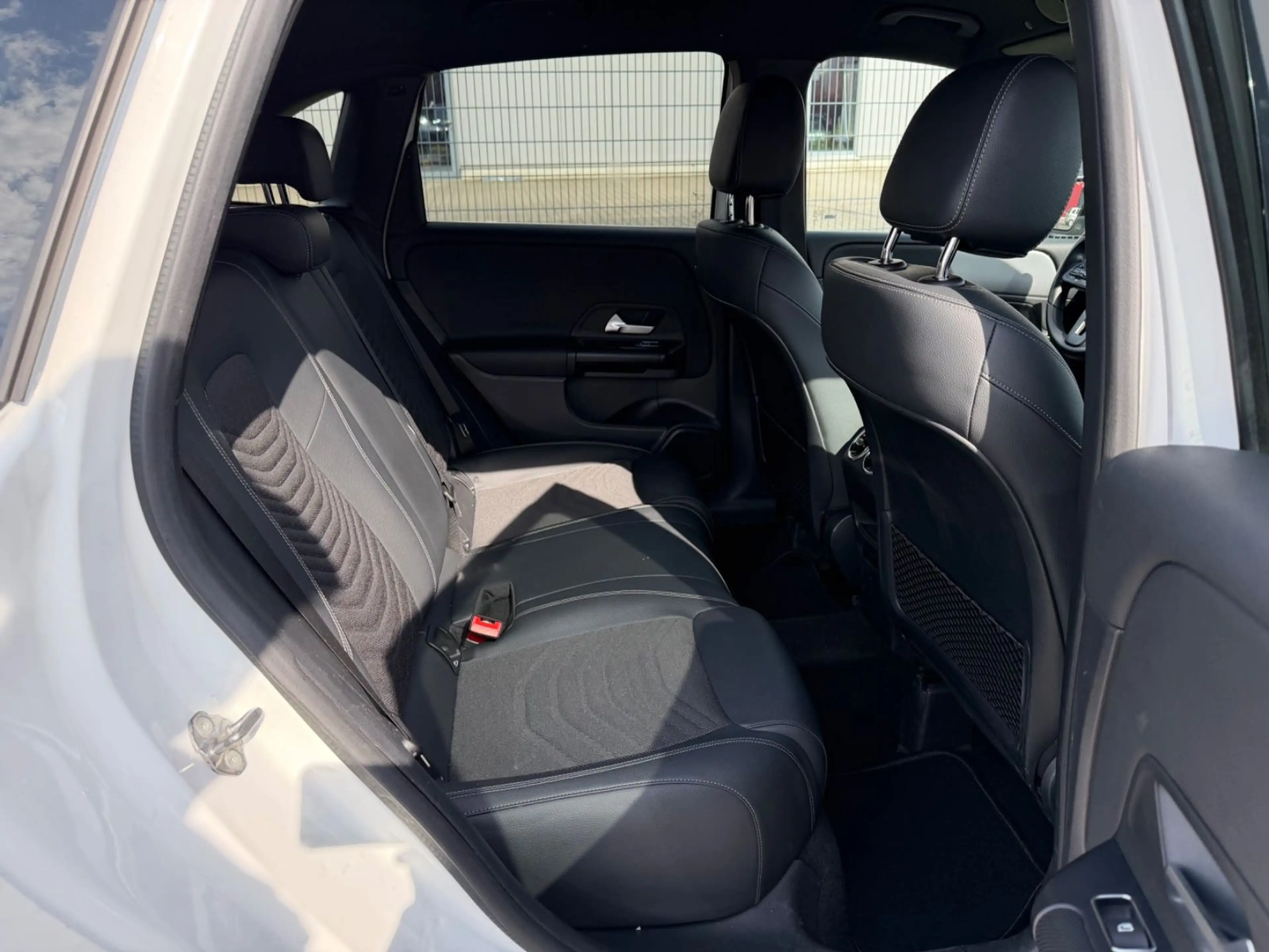 Mercedes-Benz B 200 B200d Automatik Widescreen Leder Kamera — photo 12