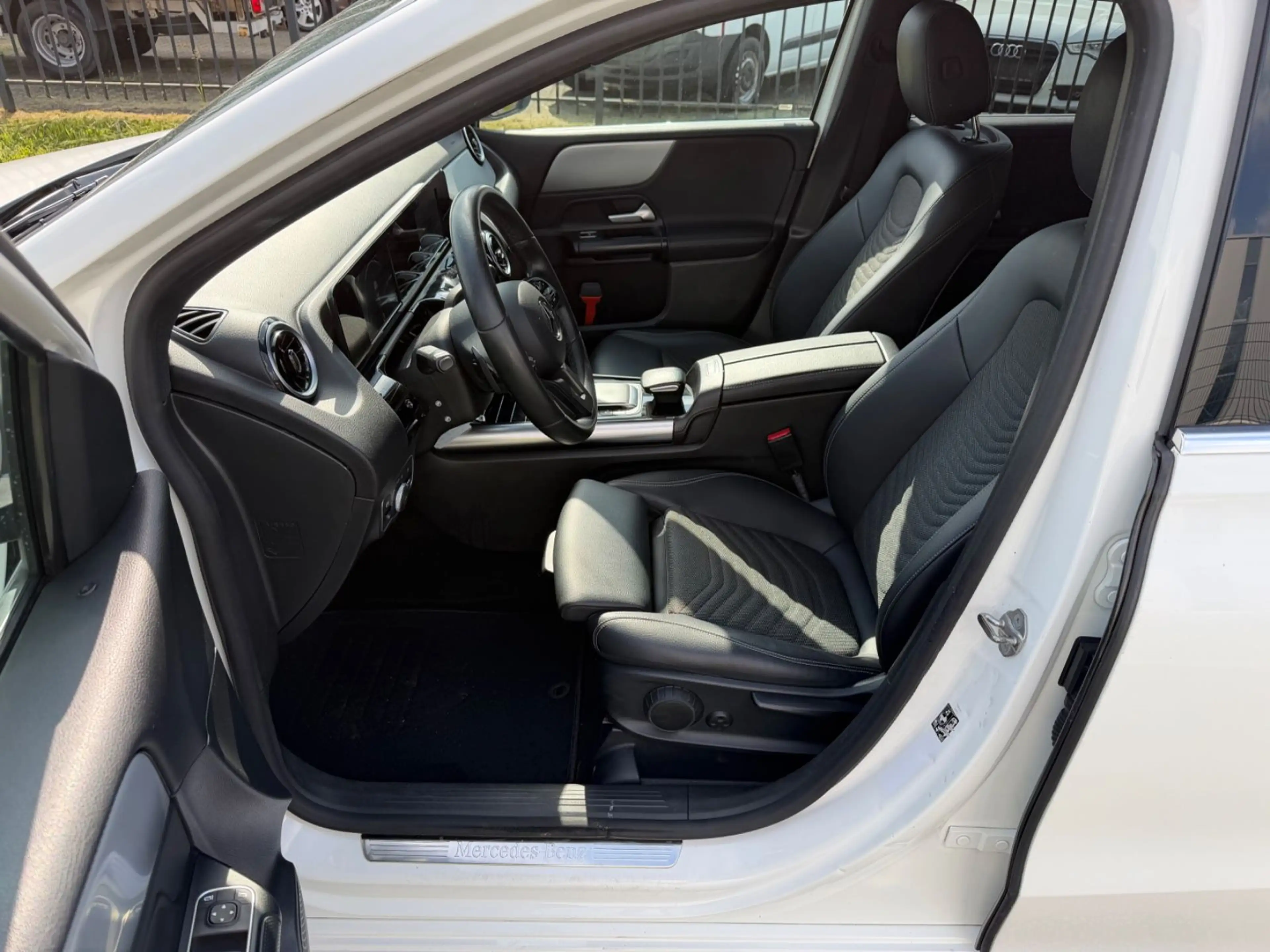 Mercedes-Benz B 200 B200d Automatik Widescreen Leder Kamera — photo 9