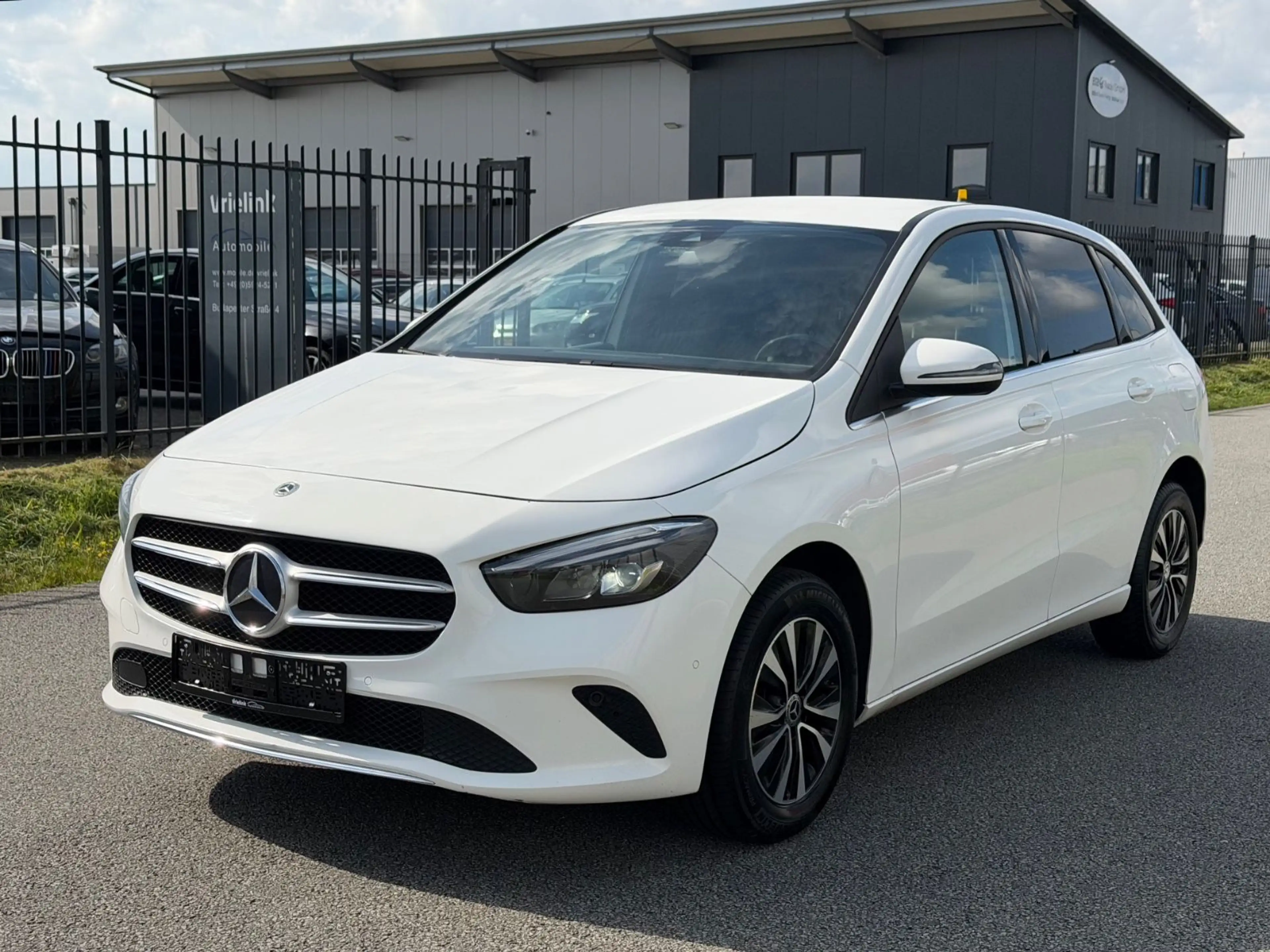 Mercedes-Benz B 200 B200d Automatik Widescreen Leder Kamera