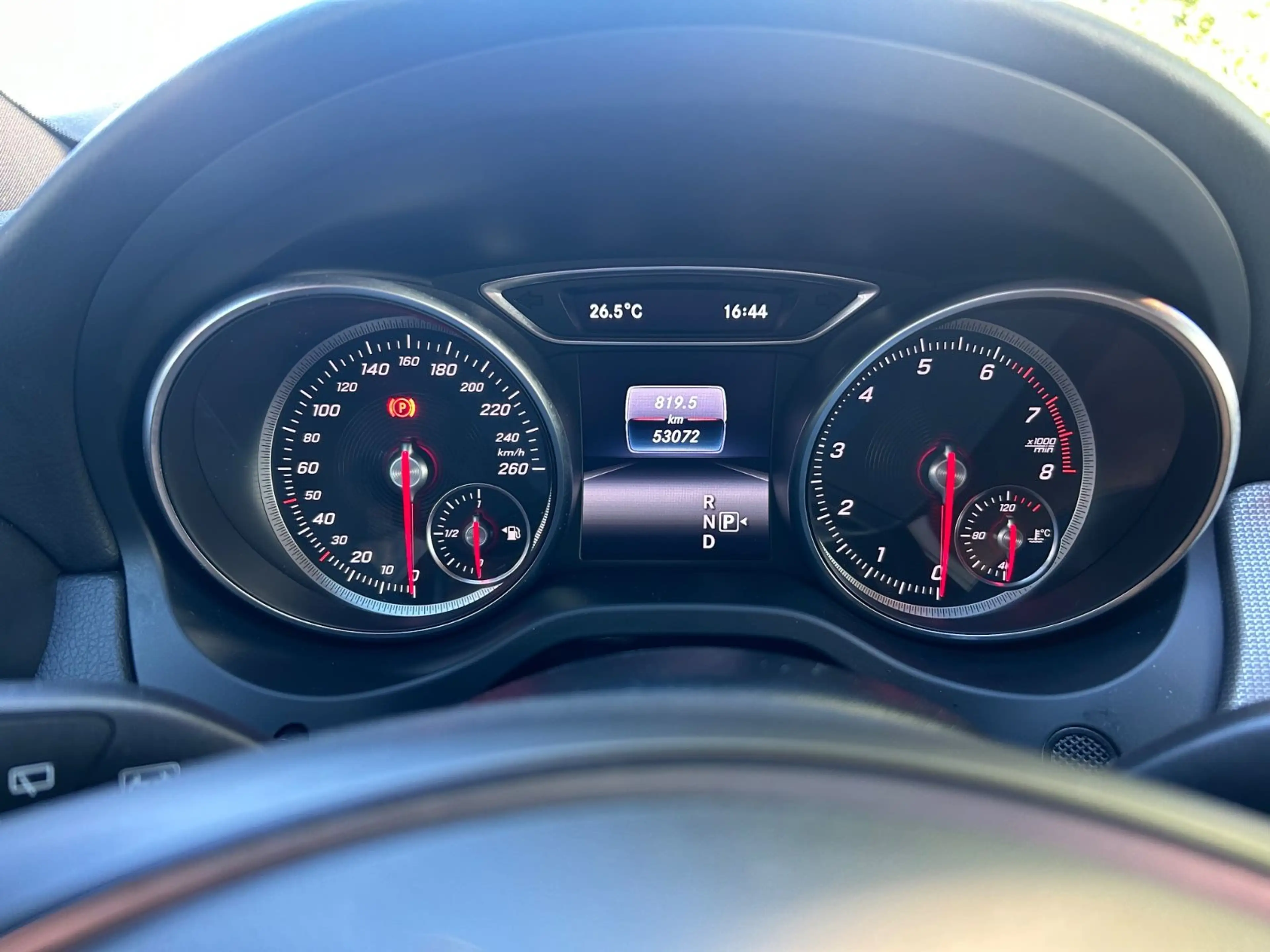 Mercedes-Benz GLA 200 Navi LED Distronic PDC Sitzheizung Urban — photo 13