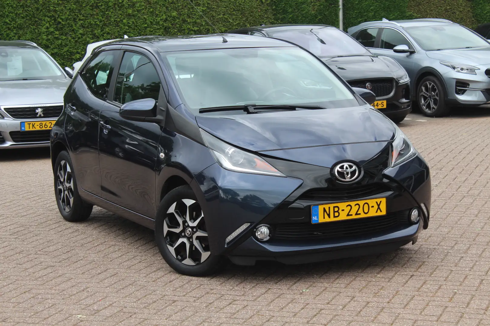Toyota Aygo 1.0 VVT-i x-play / Camera / Navigatie / 15'' / Blu Blauw - 1