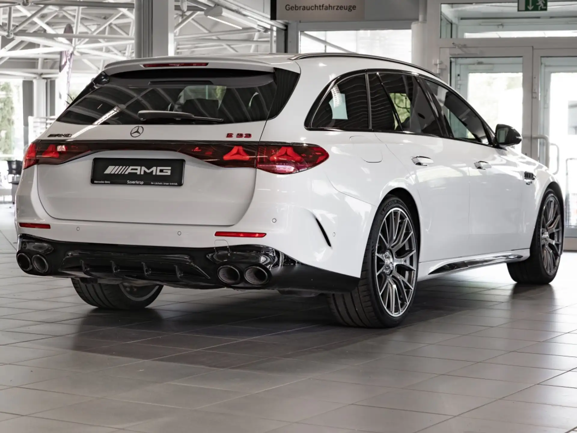 Mercedes-Benz E-Class E 53 AMG 2025 흰색 사진 2