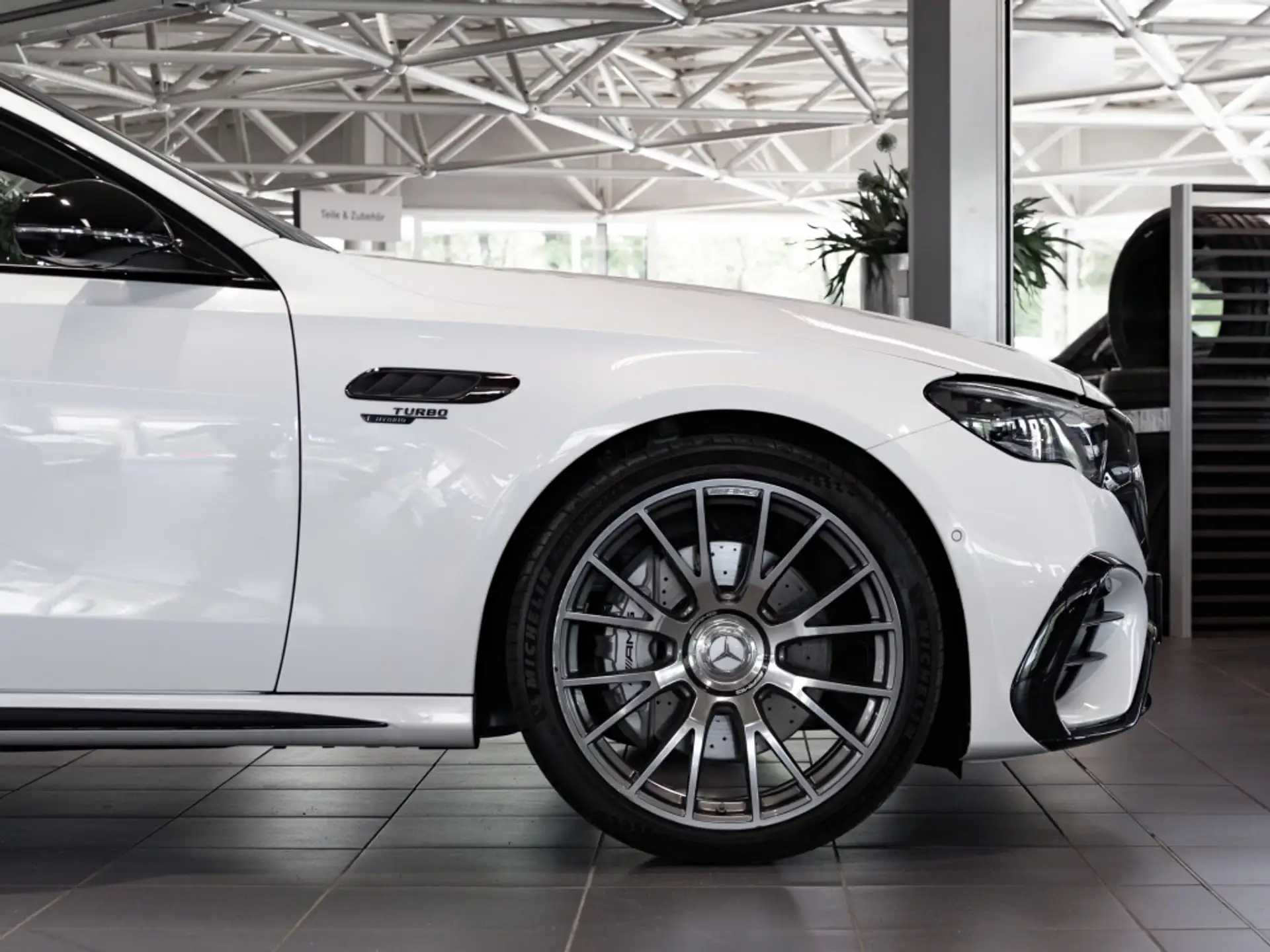 Mercedes-Benz E-Class E 53 AMG 2025 흰색 사진 3