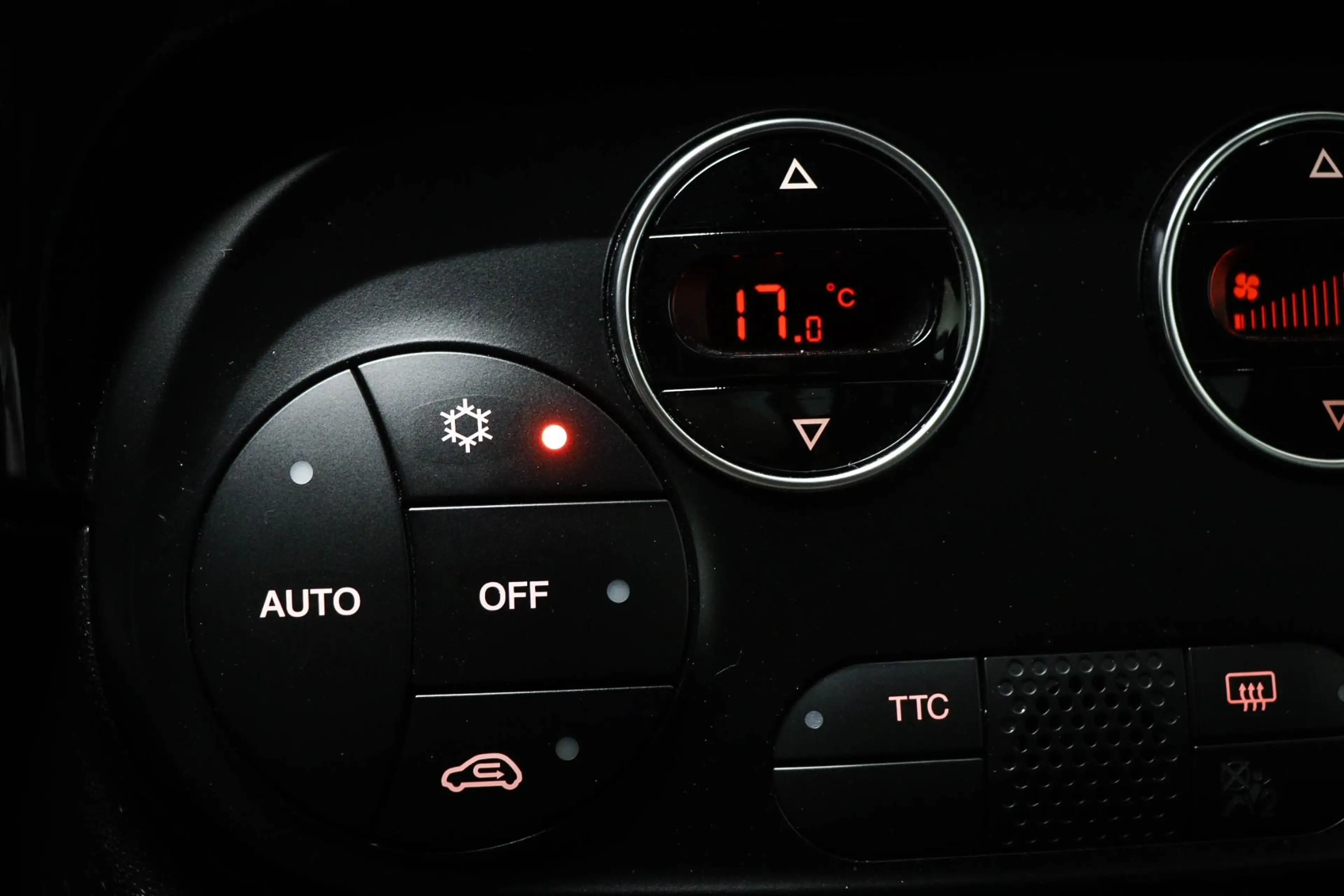 Fiat 500 Abarth 1.4 T-Jet 595 | MAGNETI MARELLI | CLIMA | UCONNECT — photo 7