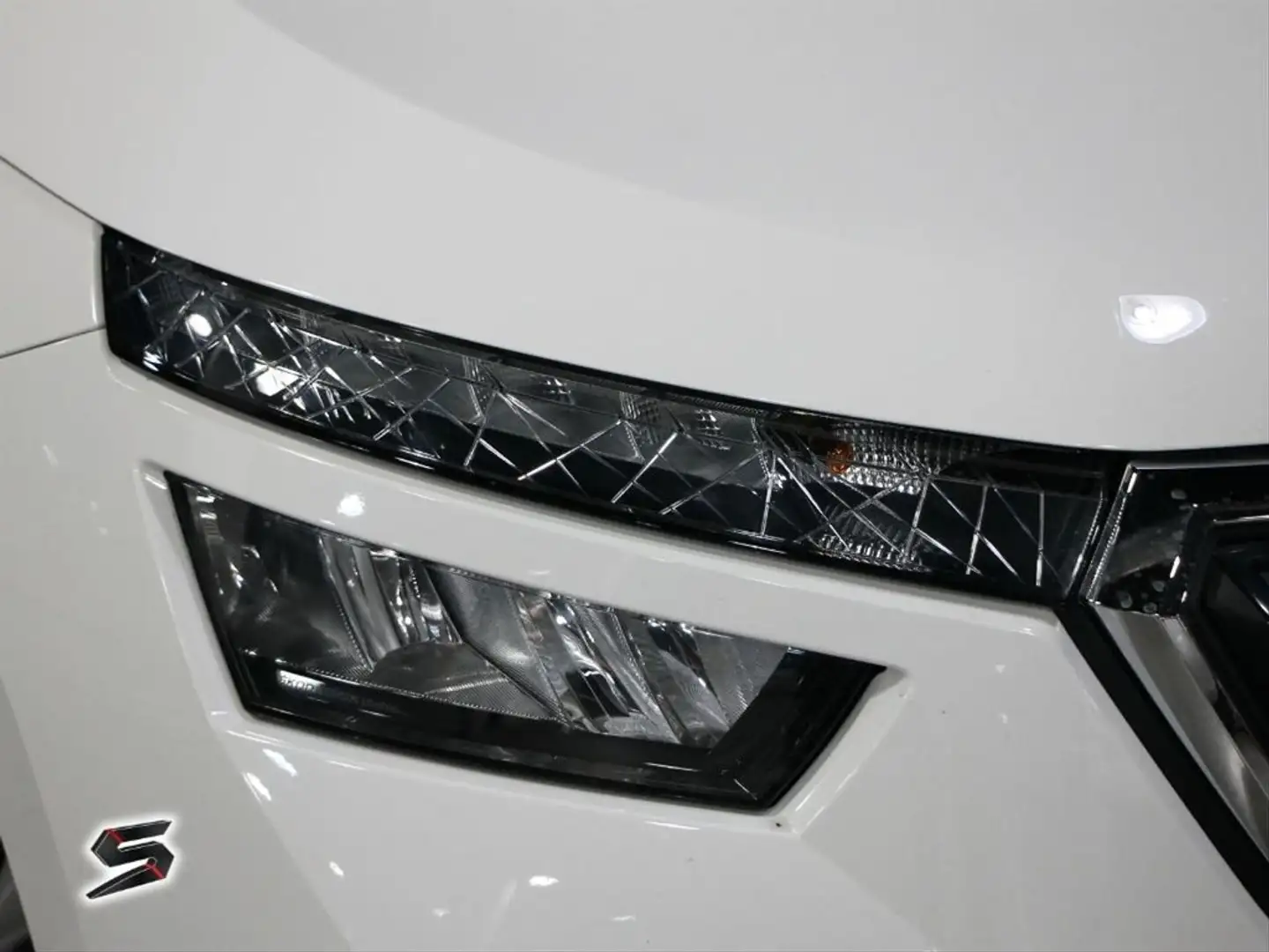 Skoda Kamiq 1.0 TSI 81kW 110CV DSG Ambition Blanco - 2