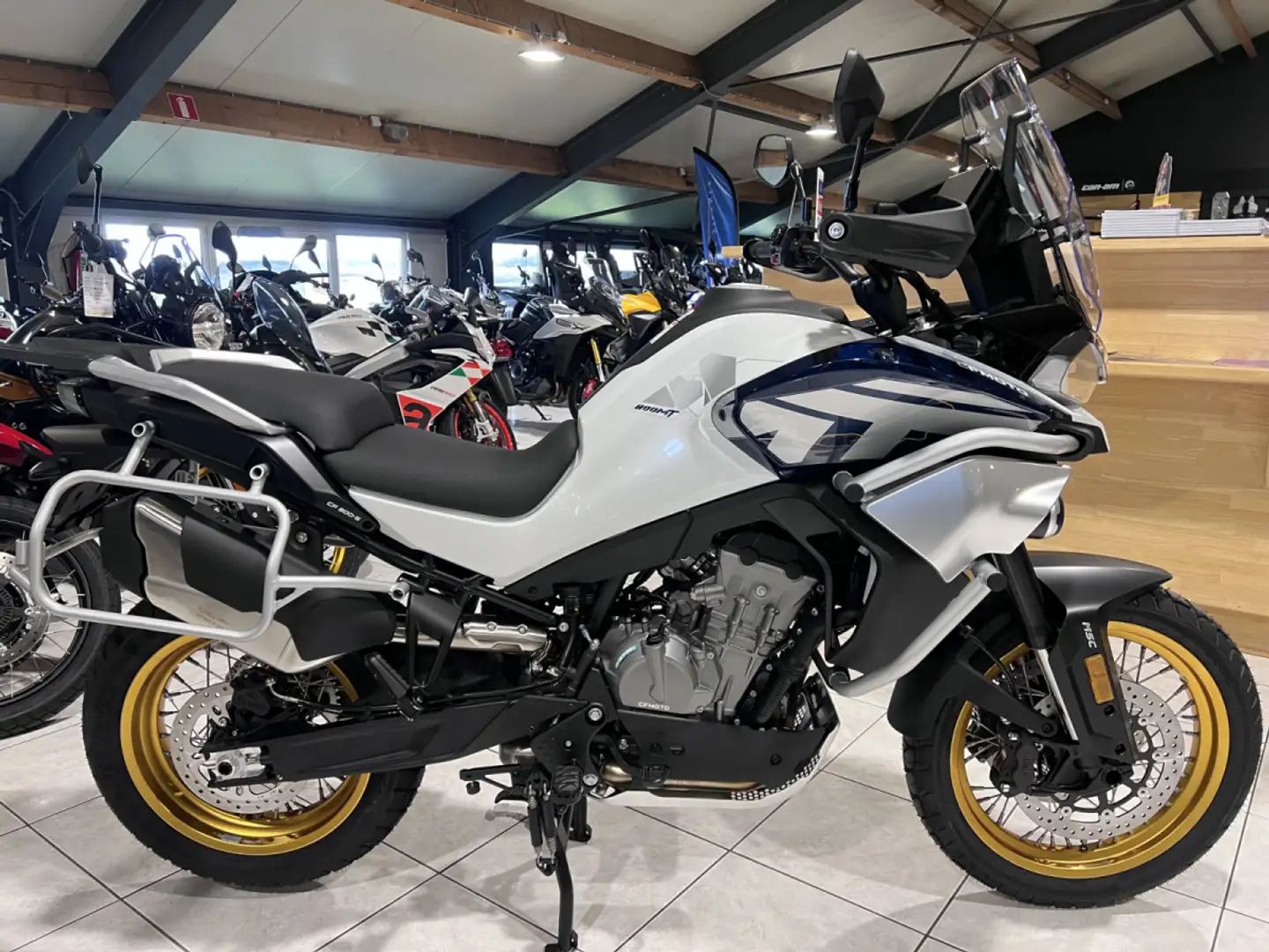 CFMOTO 800 MT EXPLORER Wit - 1