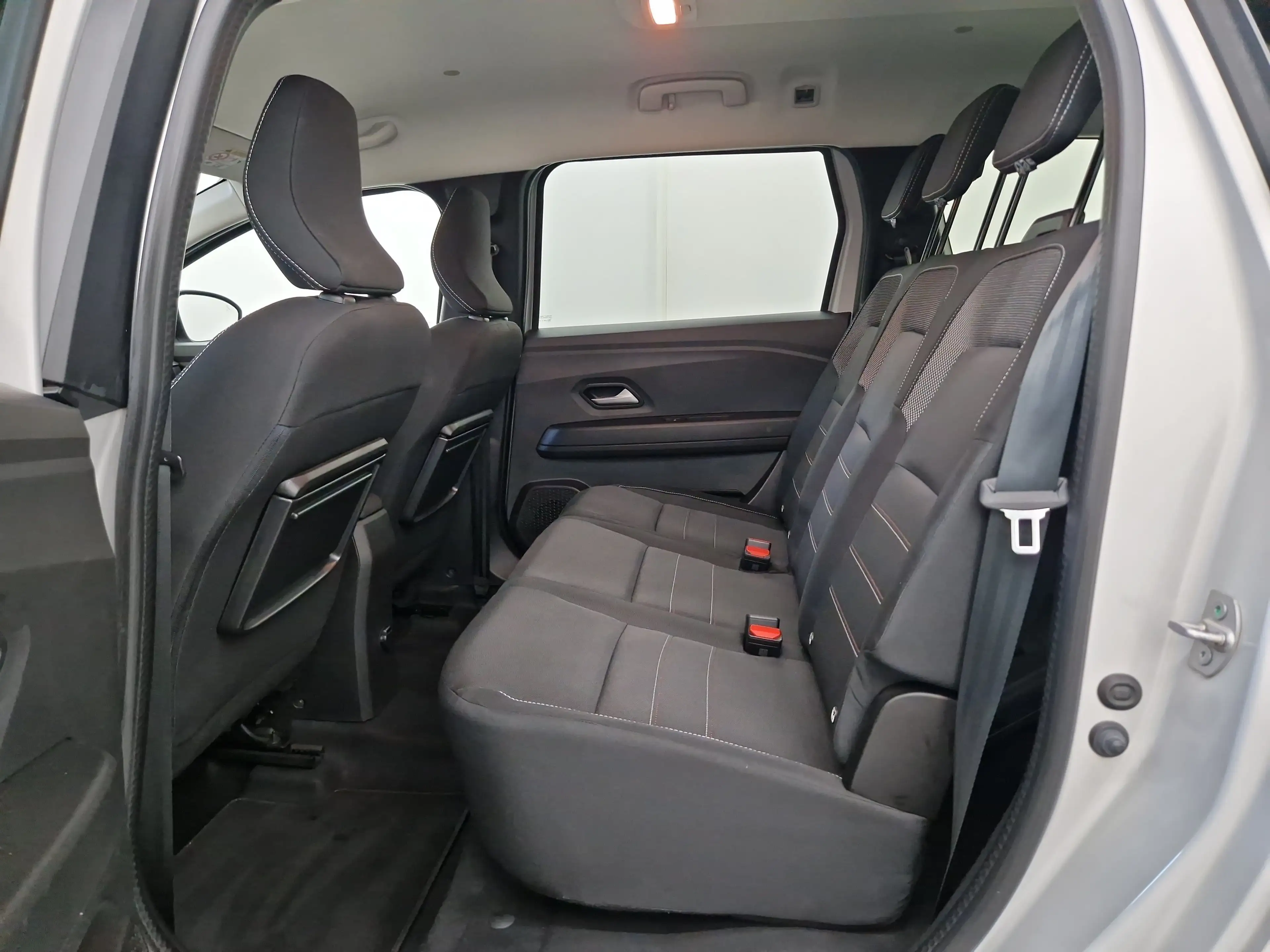 Dacia Jogger TCe 100 Eco-G Extreme+ Navi SHZ — photo 9