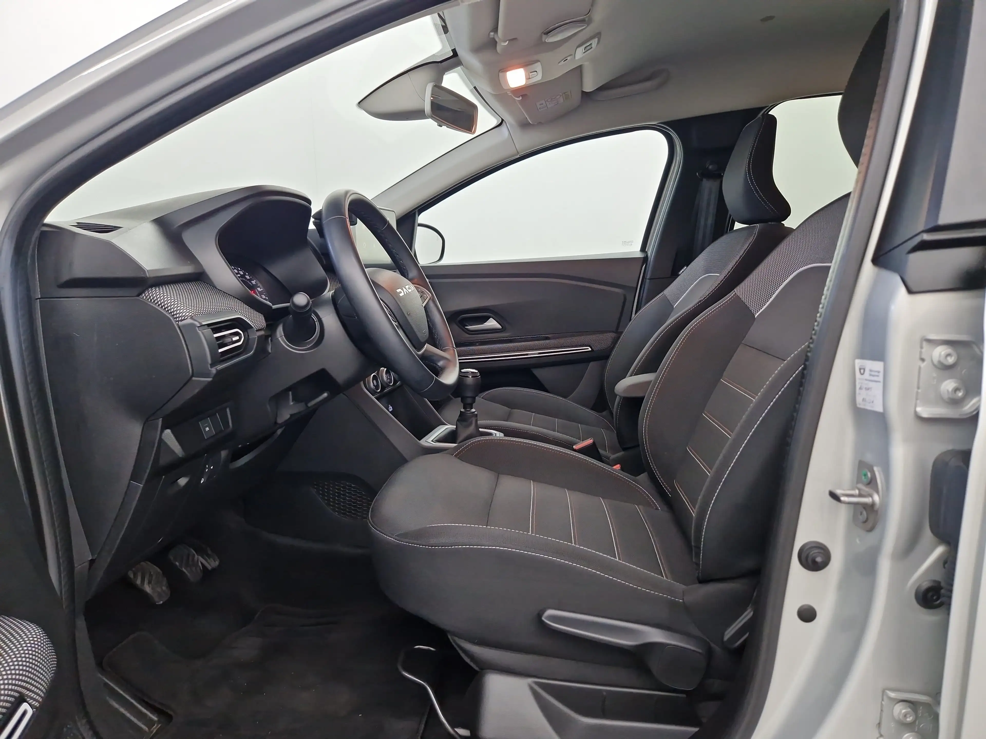 Dacia Jogger TCe 100 Eco-G Extreme+ Navi SHZ — photo 8