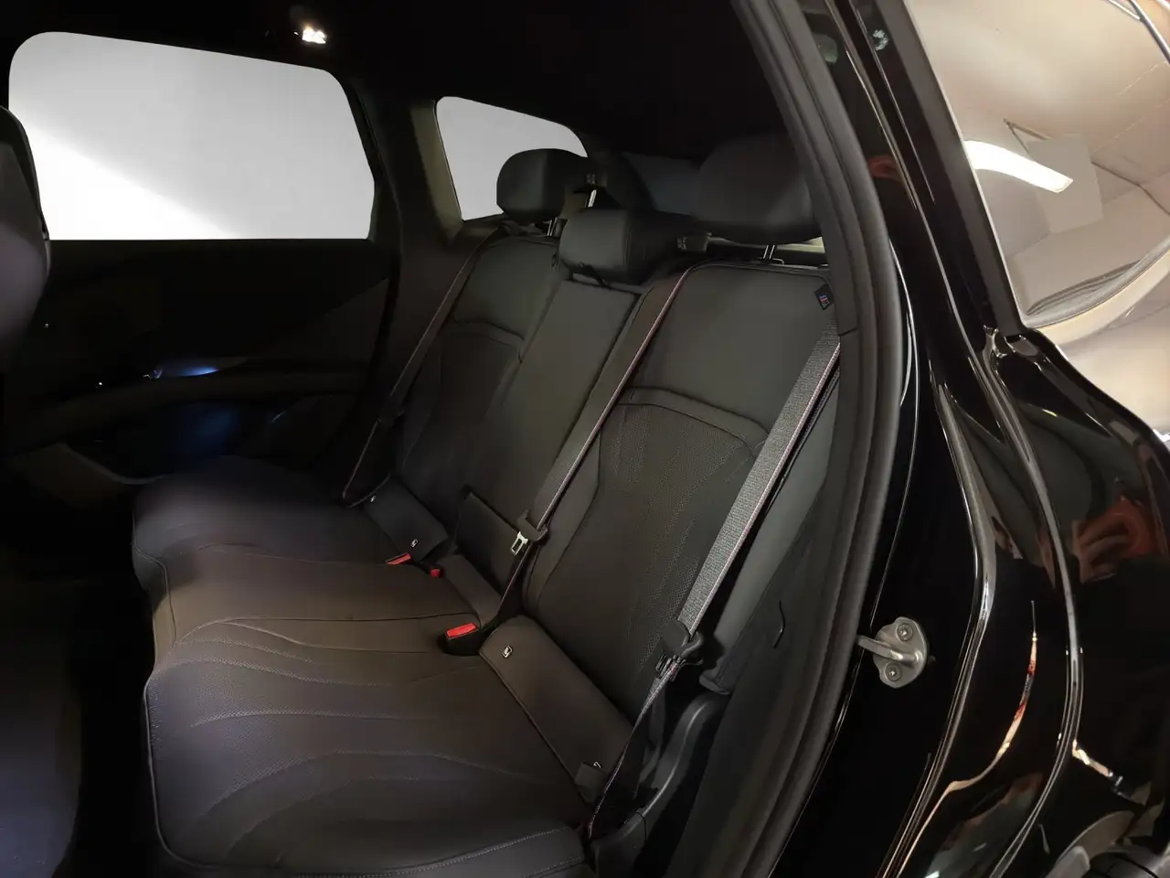 BMW iX3 50 xDrive 11