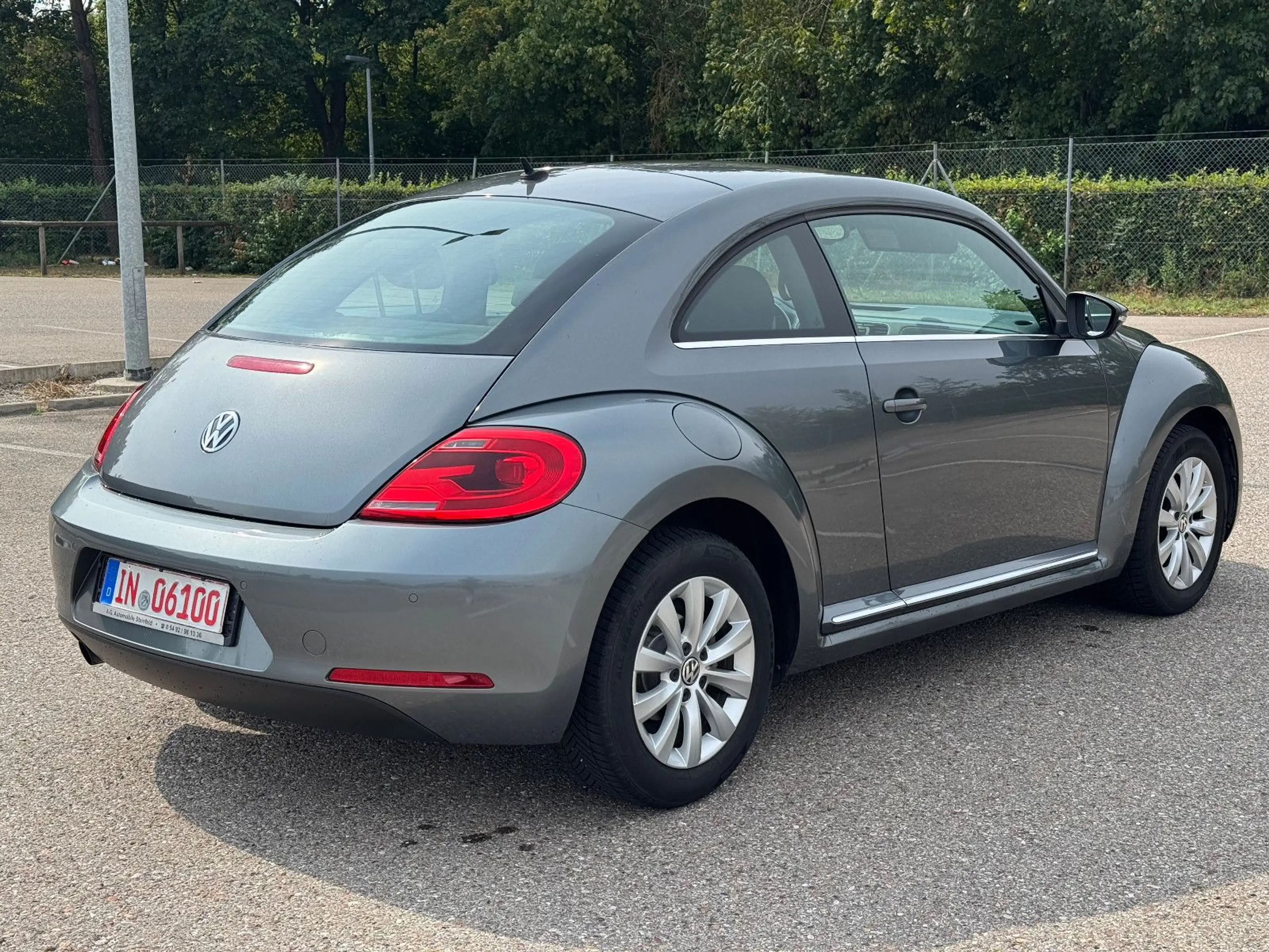Volkswagen Beetle Lim. Design*Automatik*Klima*SHZ*Alufelgen — photo 6