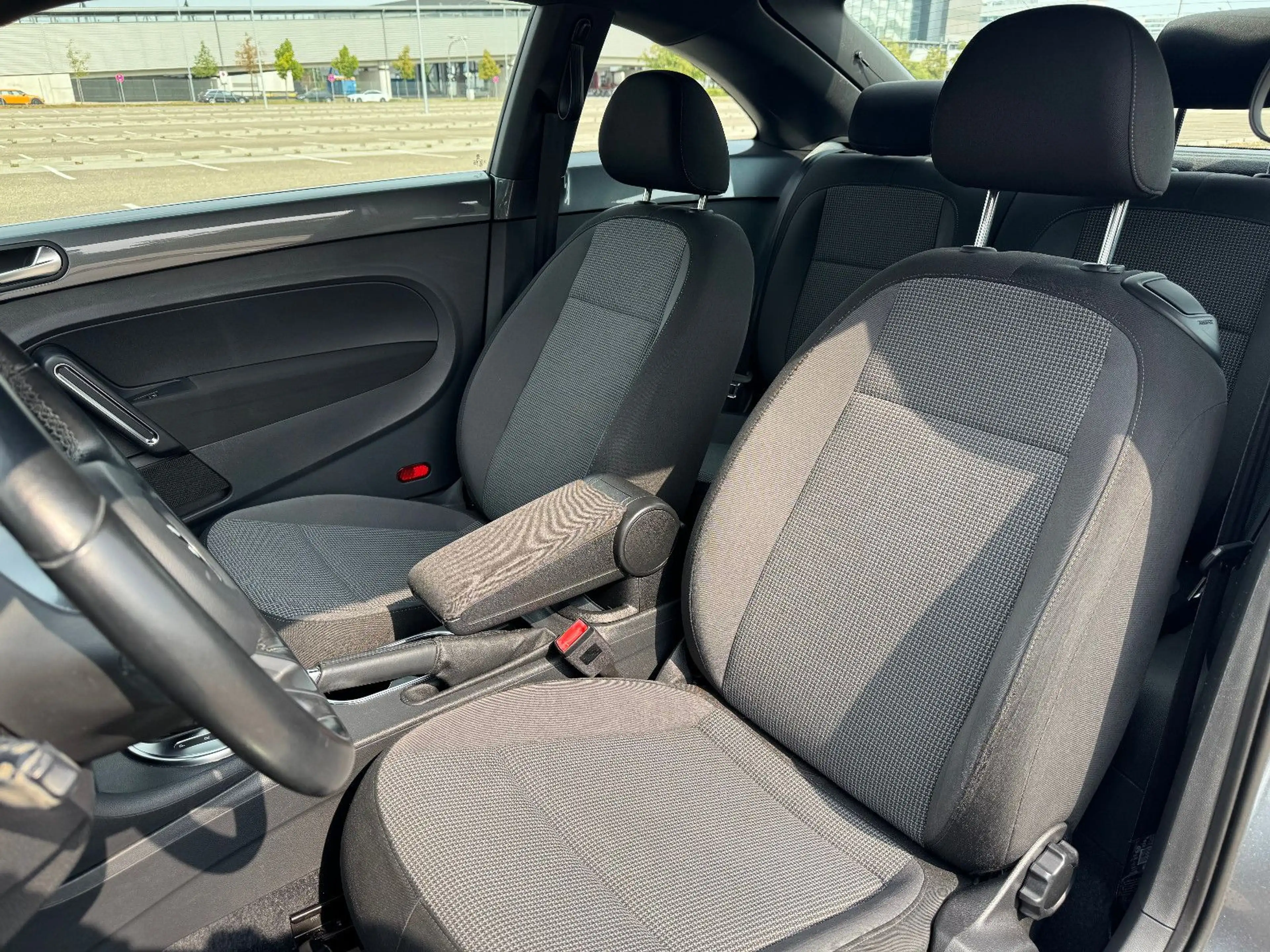 Volkswagen Beetle Lim. Design*Automatik*Klima*SHZ*Alufelgen — photo 13