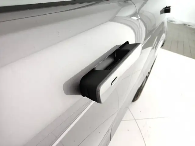 Land Rover Range Rover Evoque view 13
