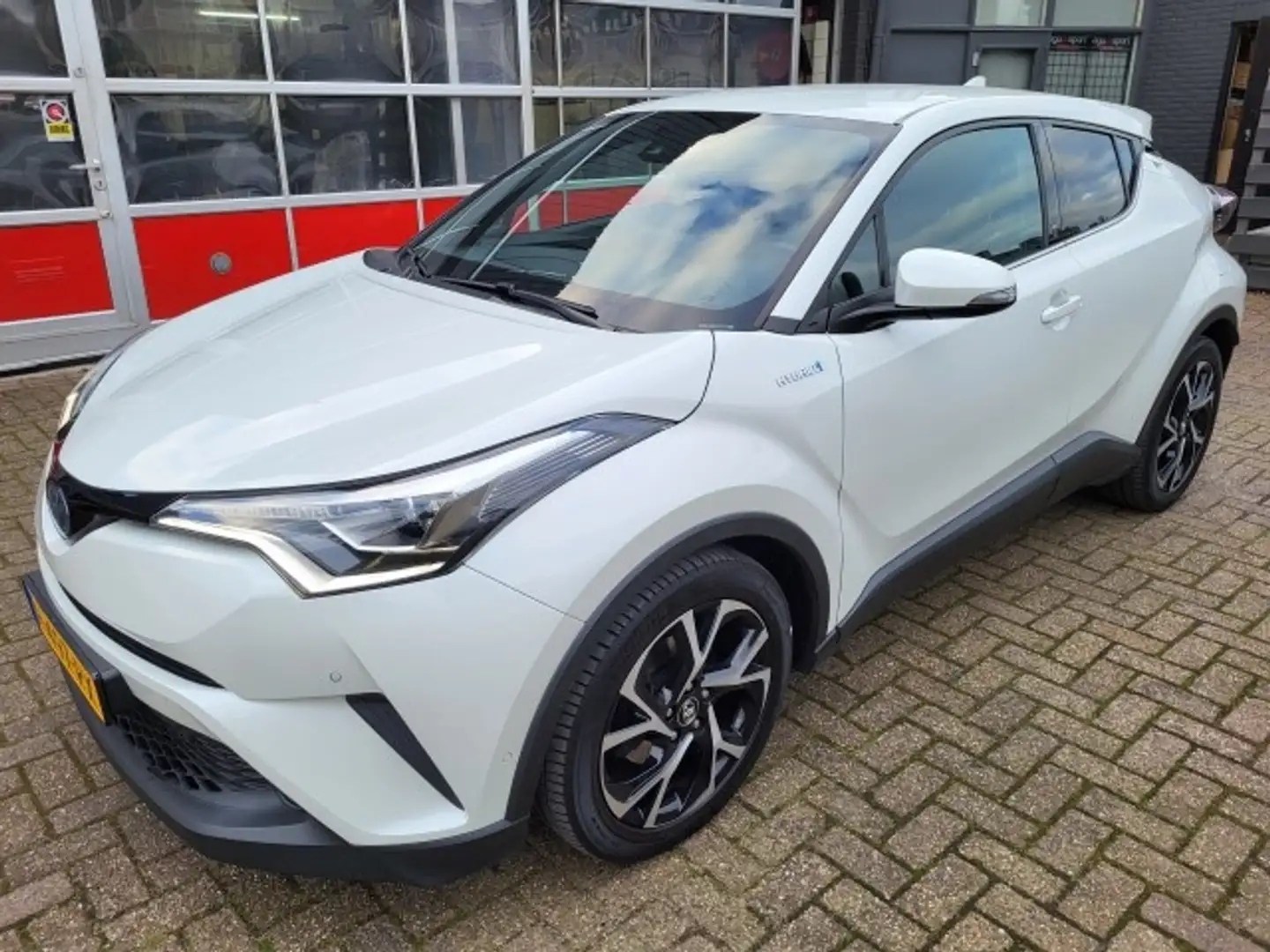 Toyota C-HR 1.8 Hybrid Dynamic Trekhaak,navi,Blindspot,PDC Wit - 2