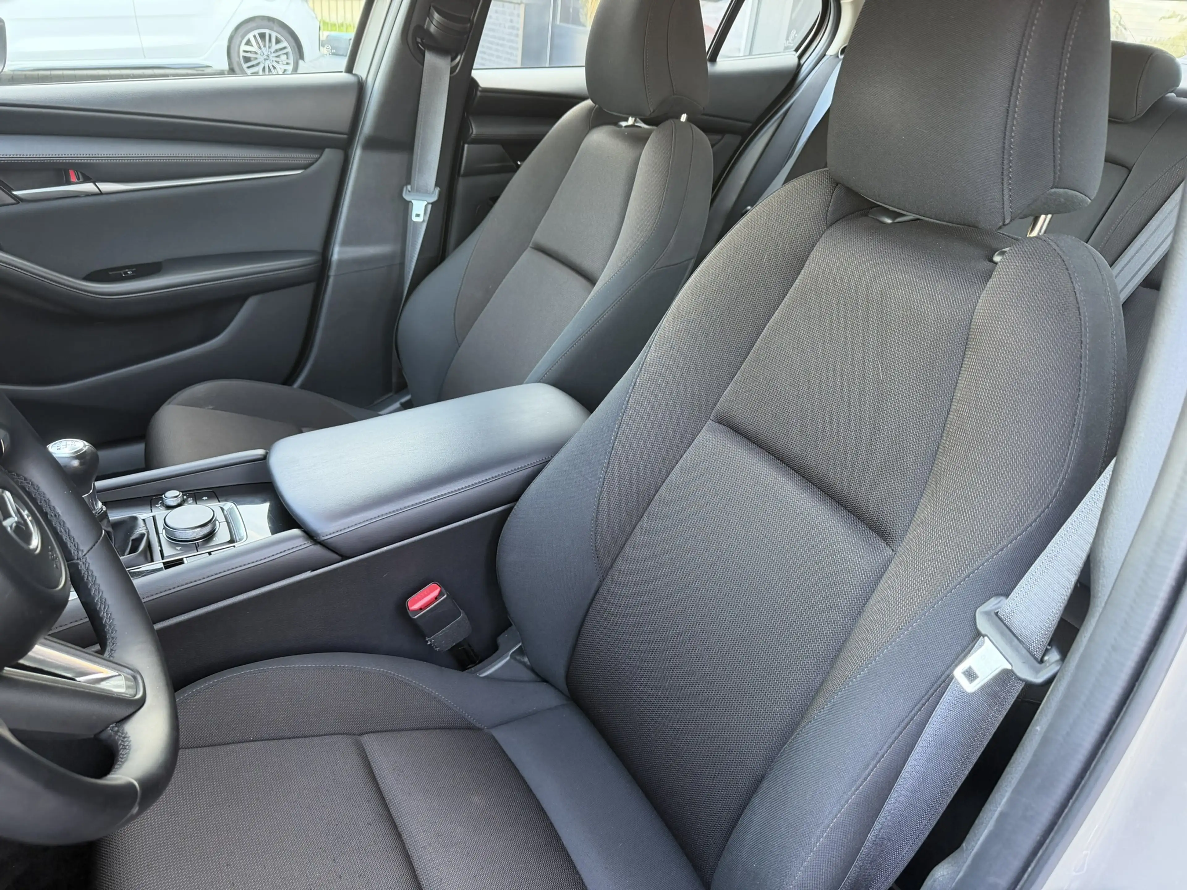 Mazda 3 2.5 e-SkyActiv-G Carplay — photo 4