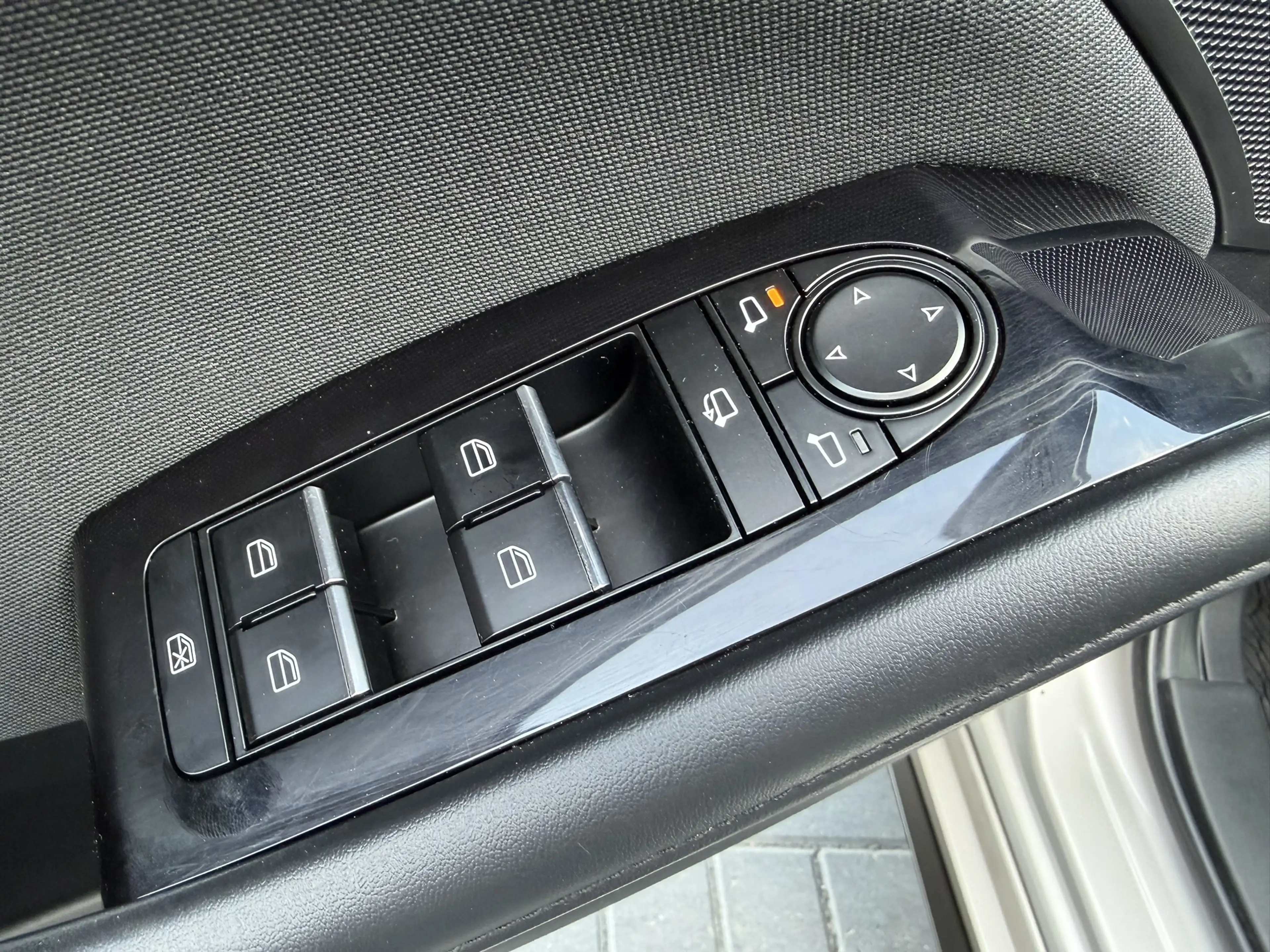 Mazda 3 2.5 e-SkyActiv-G Carplay — photo 9