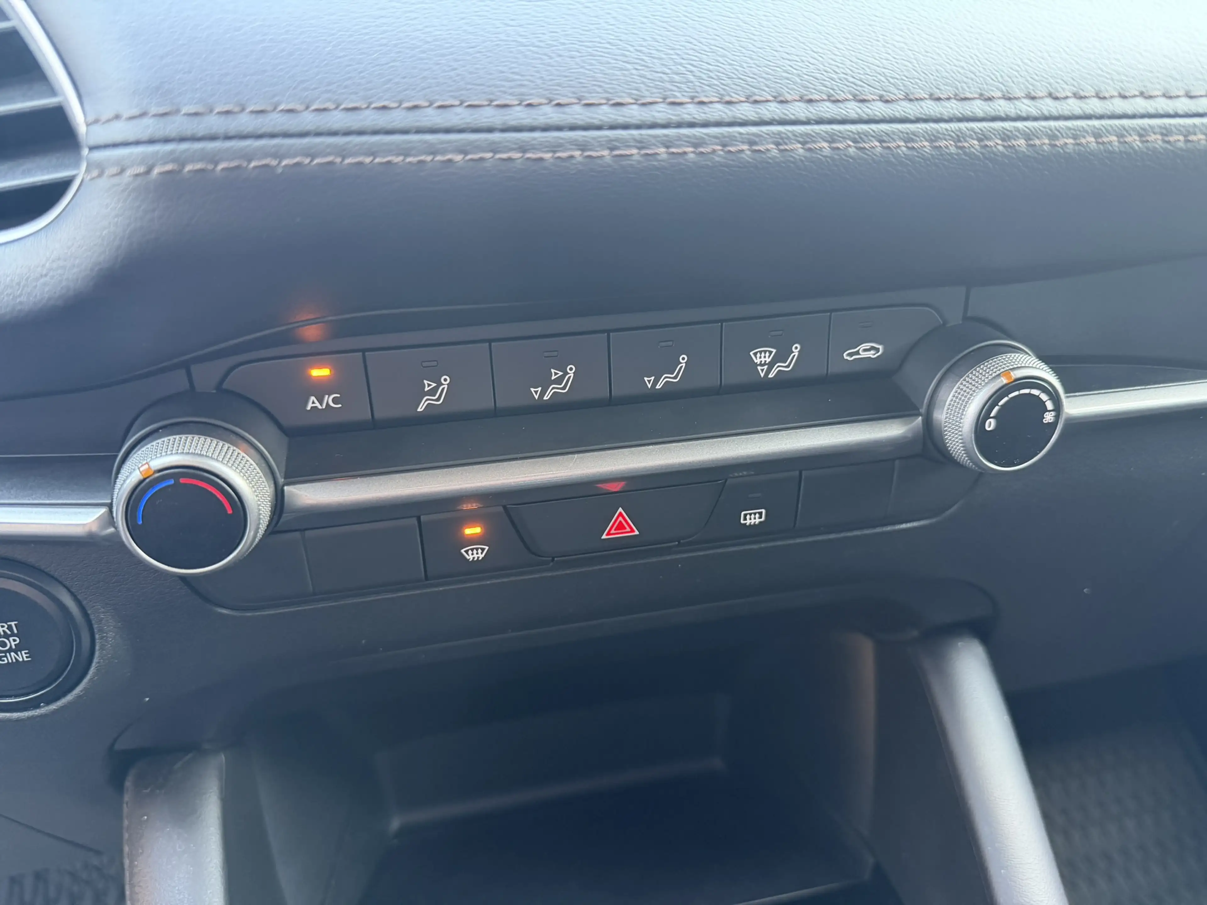 Mazda 3 2.5 e-SkyActiv-G Carplay — photo 11