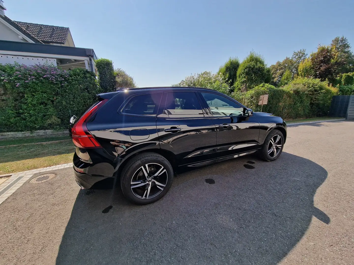 Volvo XC60 D4 R-Design Geartronic Schwarz - 2