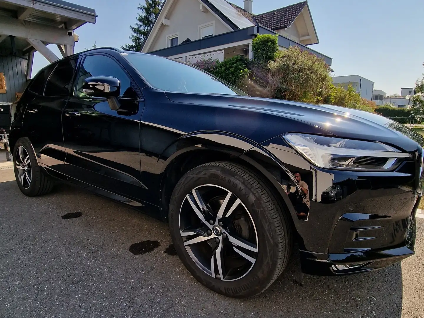 Volvo XC60 D4 R-Design Geartronic Schwarz - 1