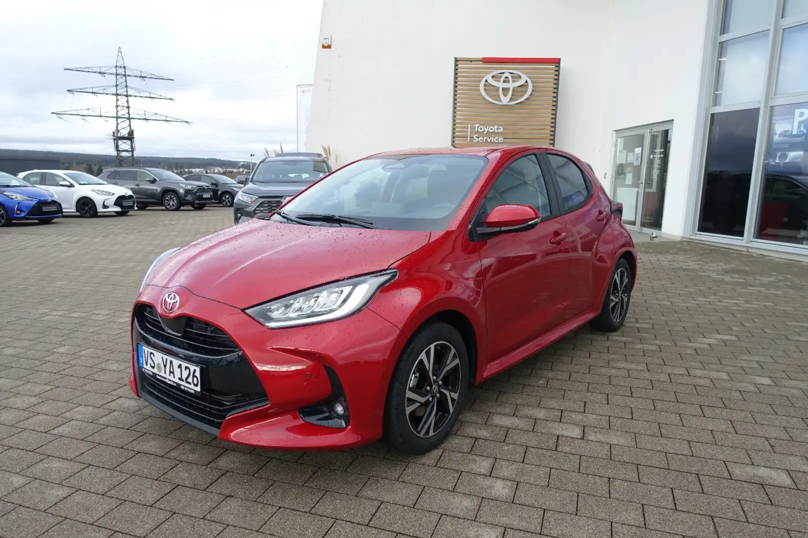 Toyota Yaris 1,5 Hybrid Team D, Comfort + Safety-Paket Rot - 2