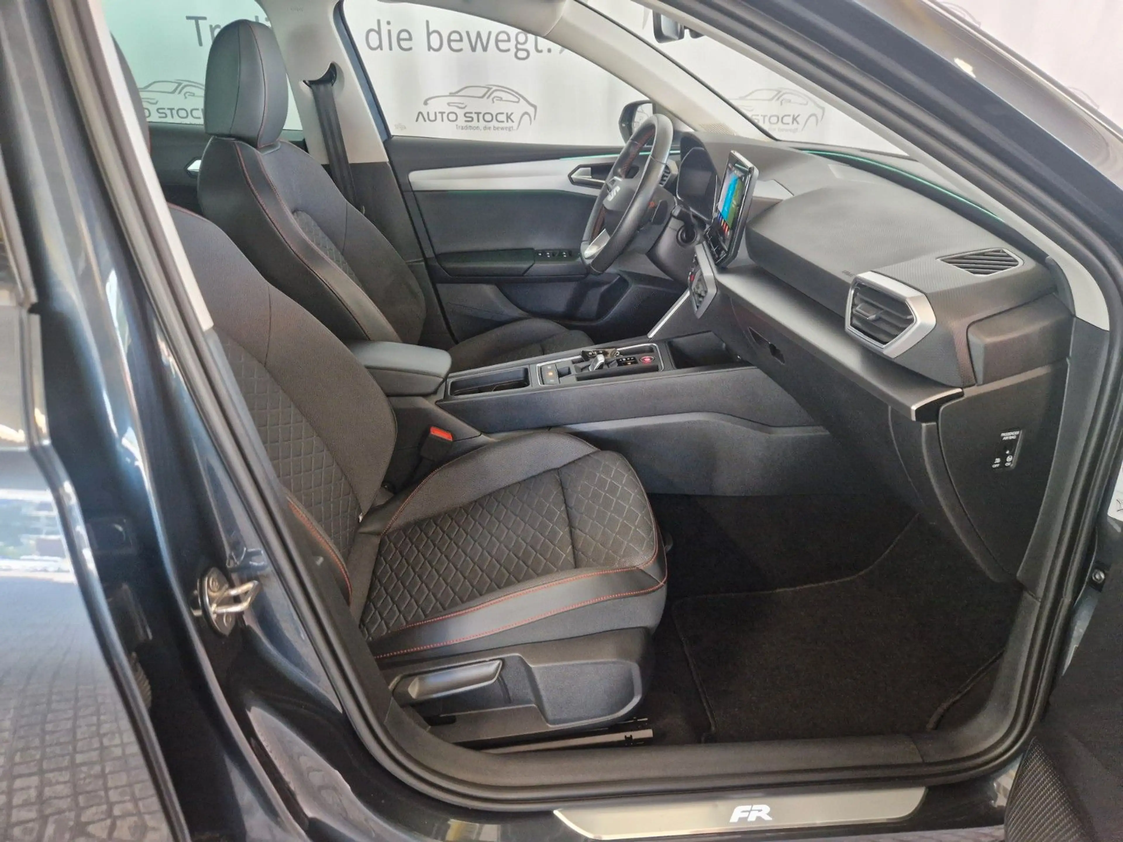 SEAT Leon FR 2.0 TDI DSG Navi LED ACC PDC SH beats — photo 15